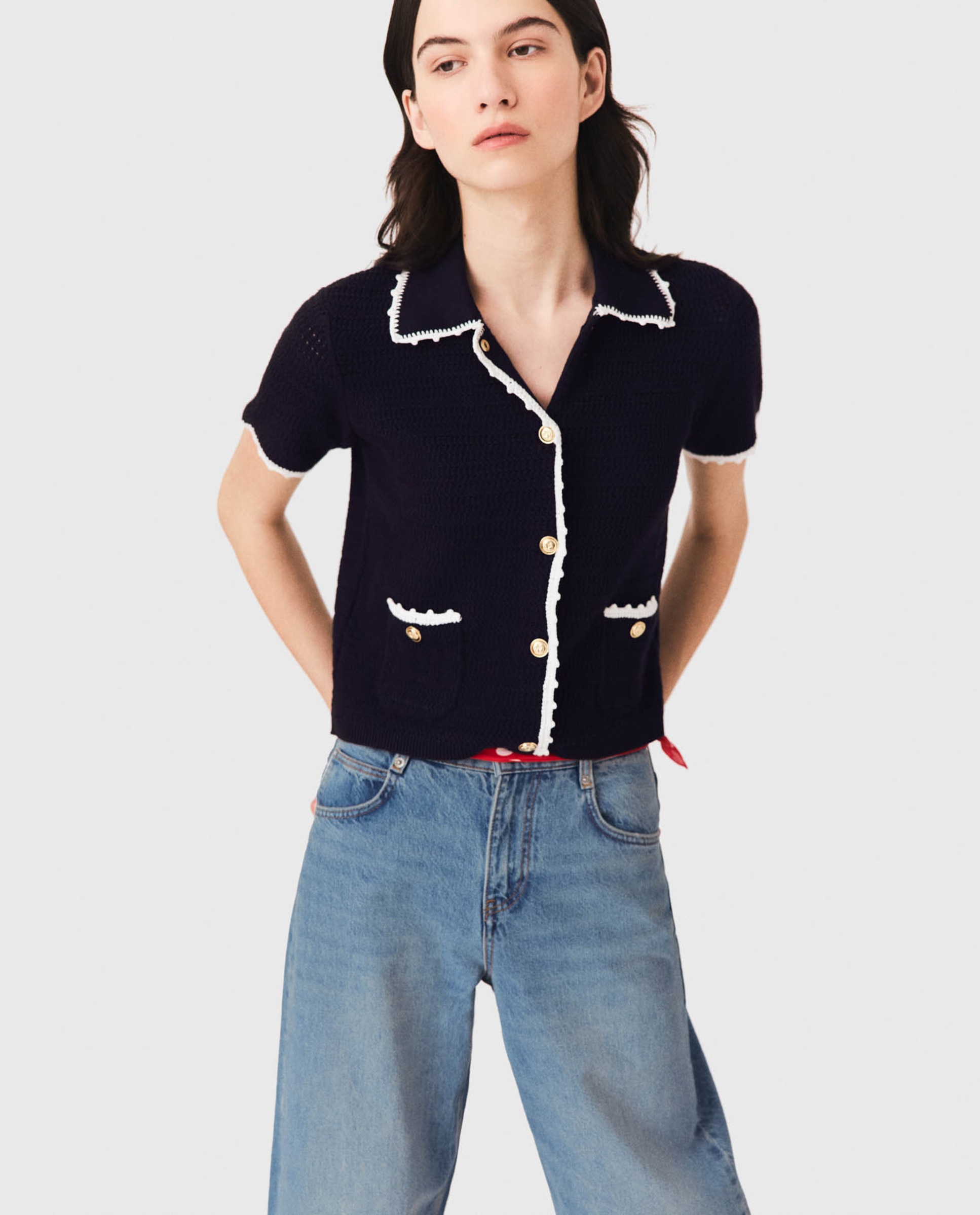 Cárdigan de punto de mujer con cuello polo, acabados festoneados y botones joya - Maje - Azul marino Azul marino-1
