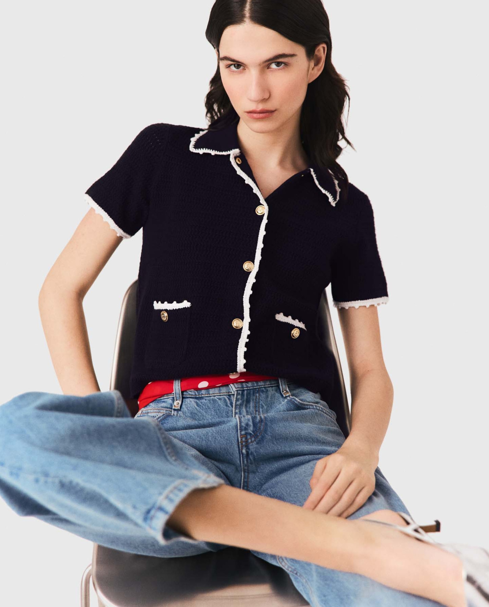 Cárdigan de punto de mujer con cuello polo, acabados festoneados y botones joya - Maje - Azul marino Azul marino-5