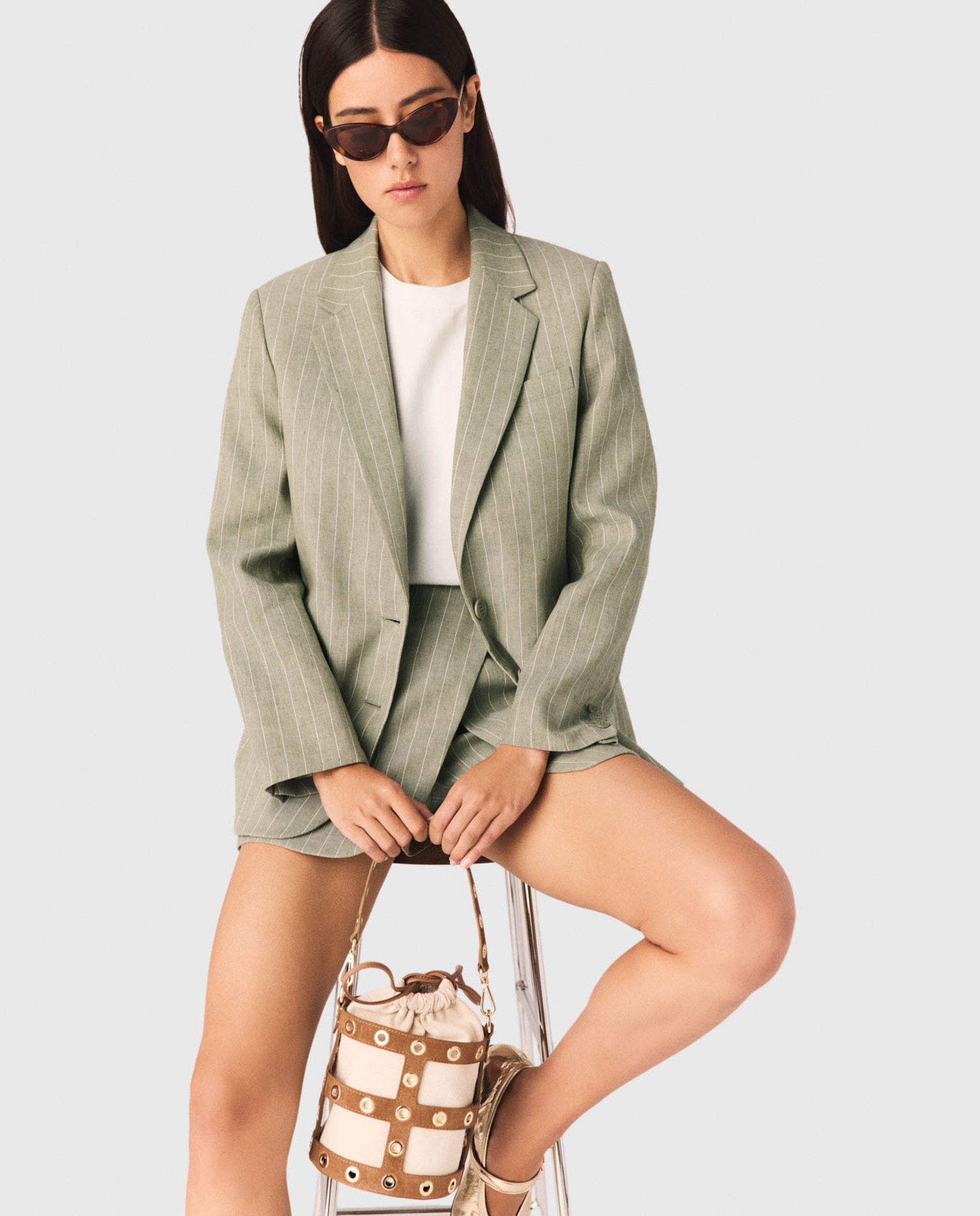 Maje - Chaqueta de traje de mujer a rayas finas de lino y algodón.