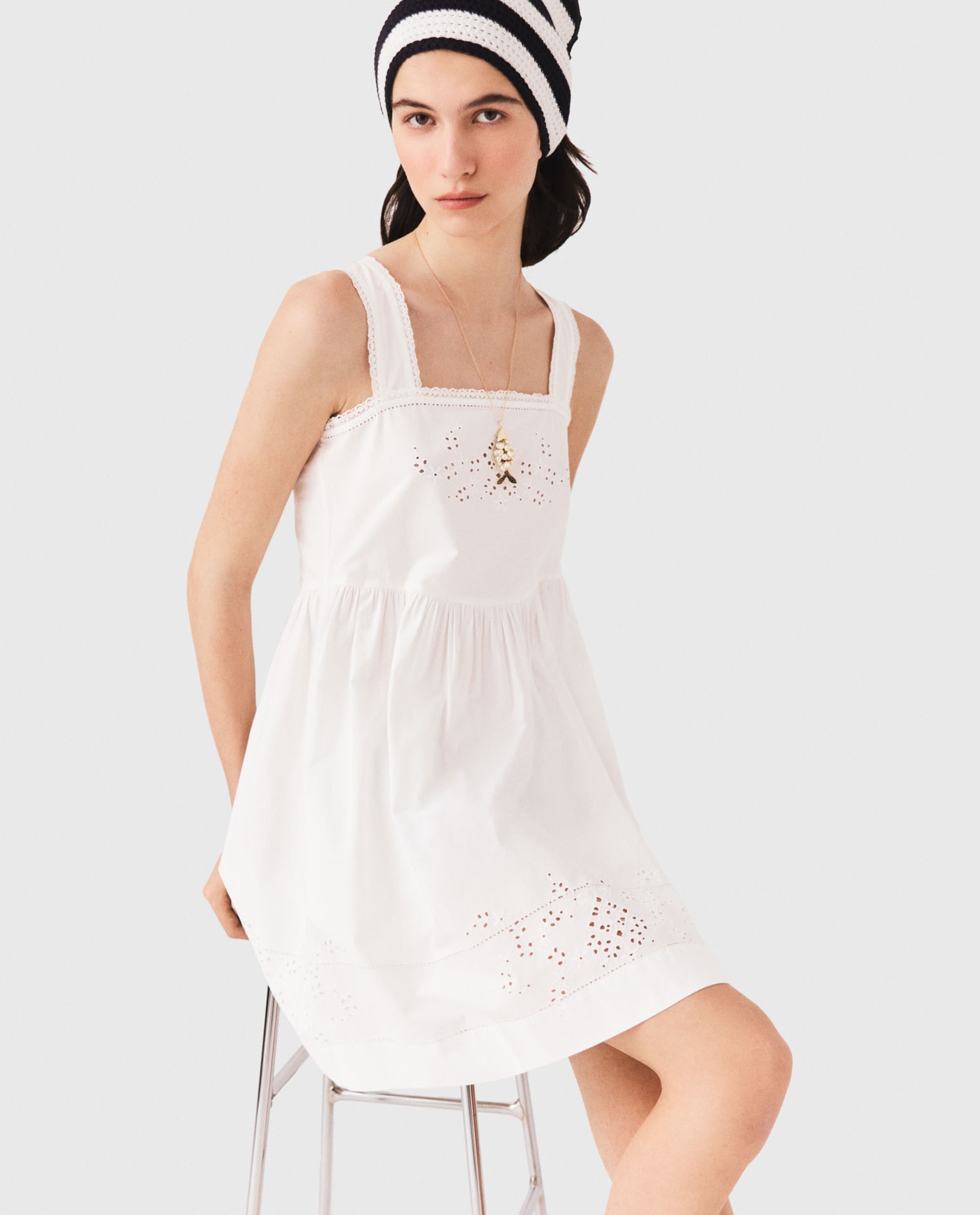 Vestido corto de algodón, corte imperio acampanado y encaje calado - Maje - Blanco Blanco-5