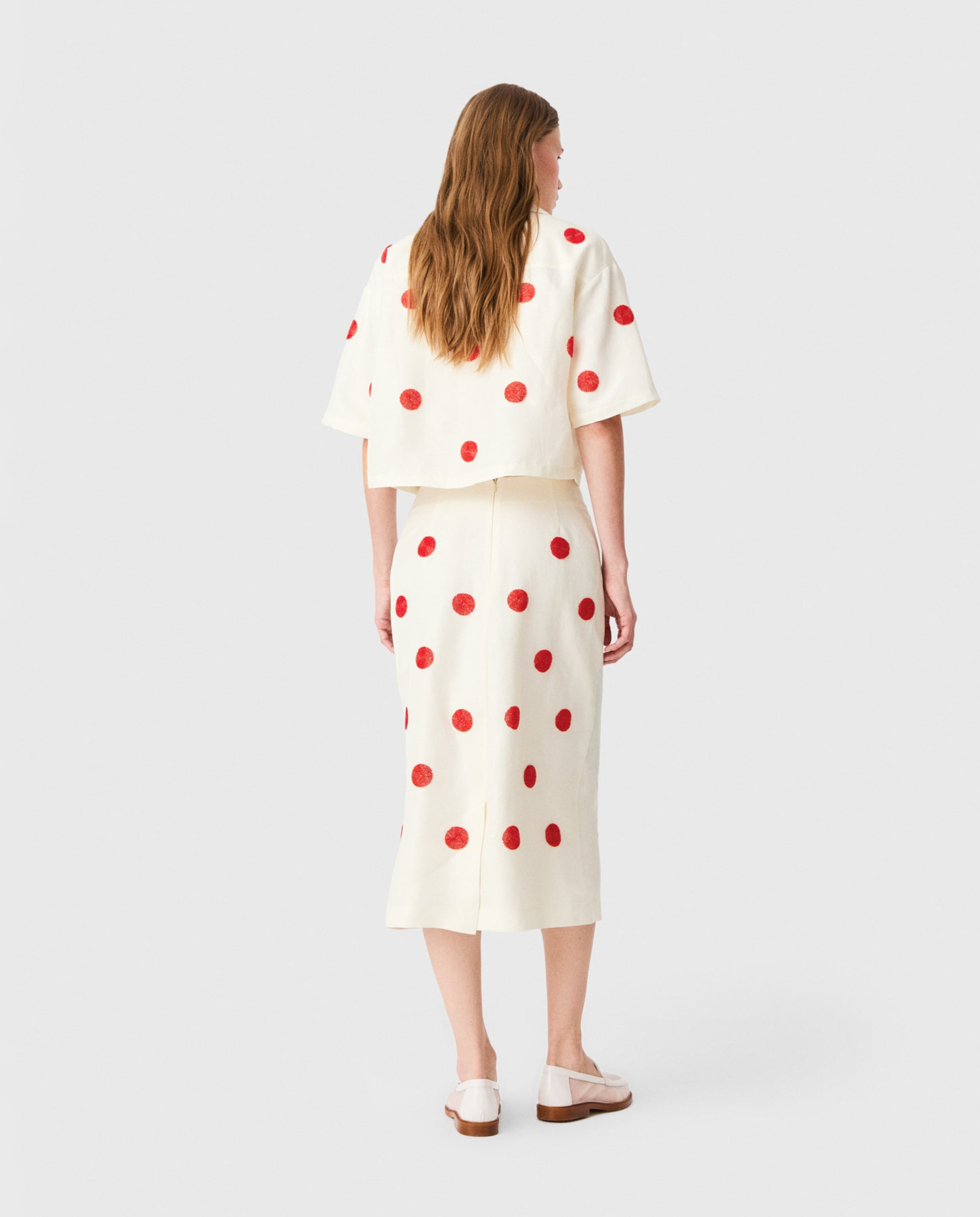 Camisa de mujer corta con lino y seda bordada con perlas - Maje - Blanco Blanco-2