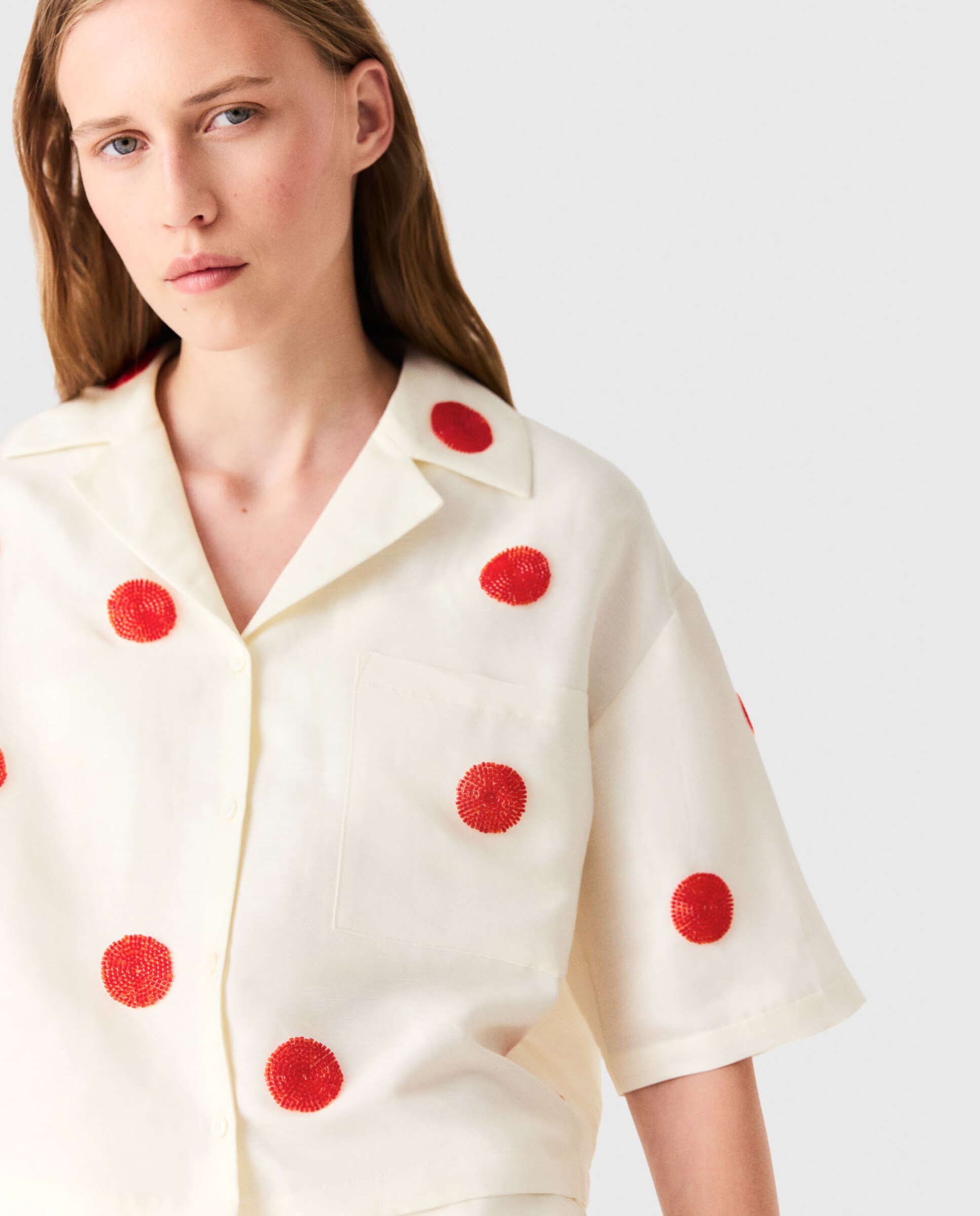 Camisa de mujer corta con lino y seda bordada con perlas - Maje - Blanco Blanco-5