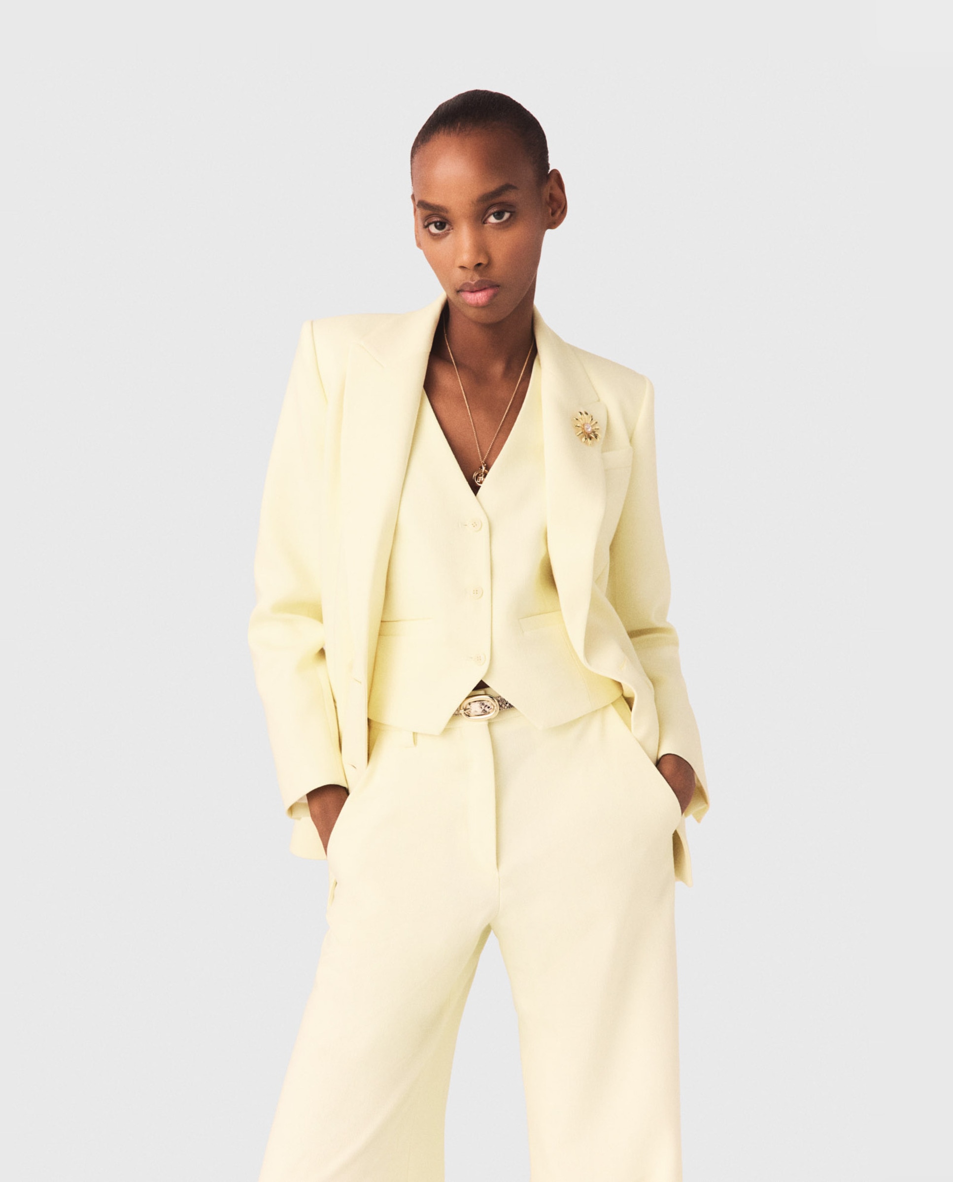 Imagen 0 de Blazer de mujer de doble botonadura entallado Amarillo