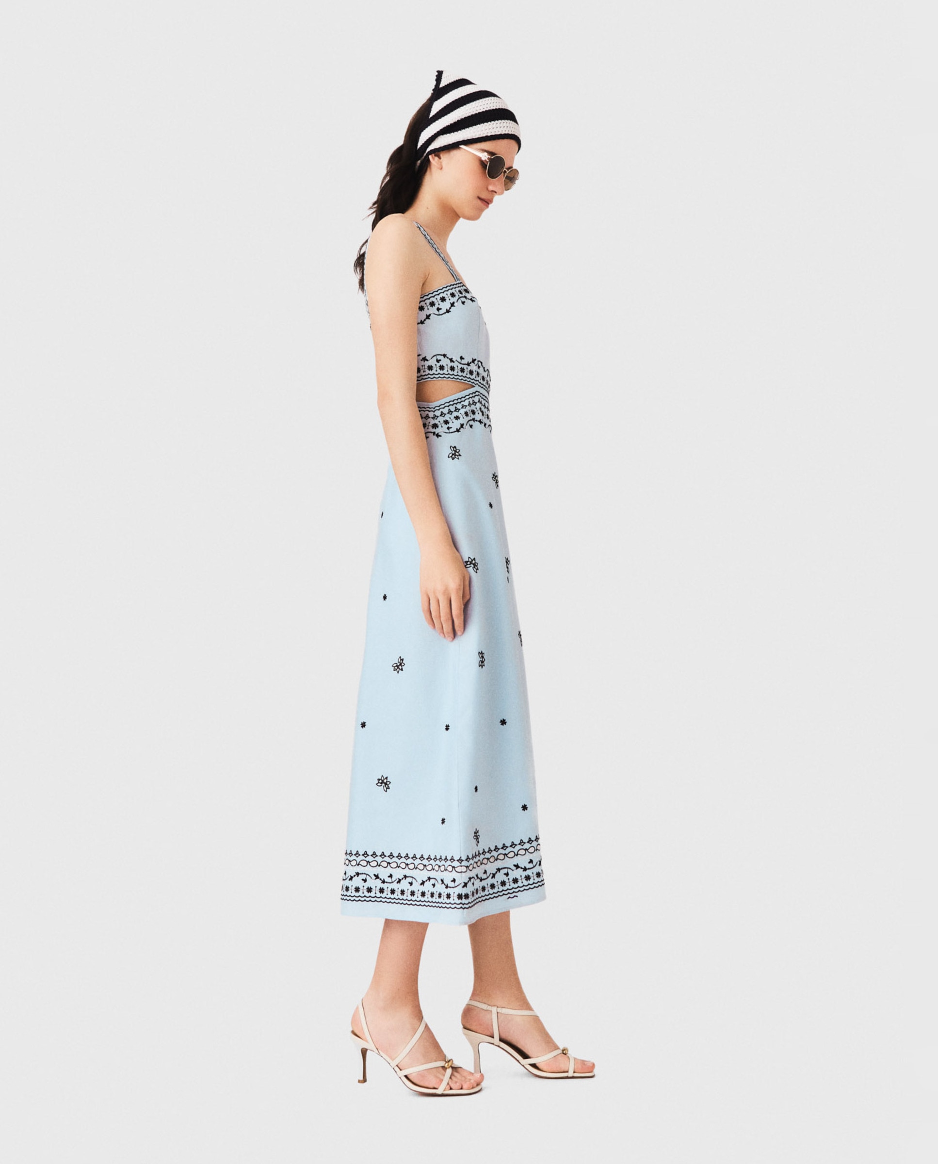 Vestido largo de lino con bordados, escote cuadrado y recortes - Maje - Azul claro Azul claro-2