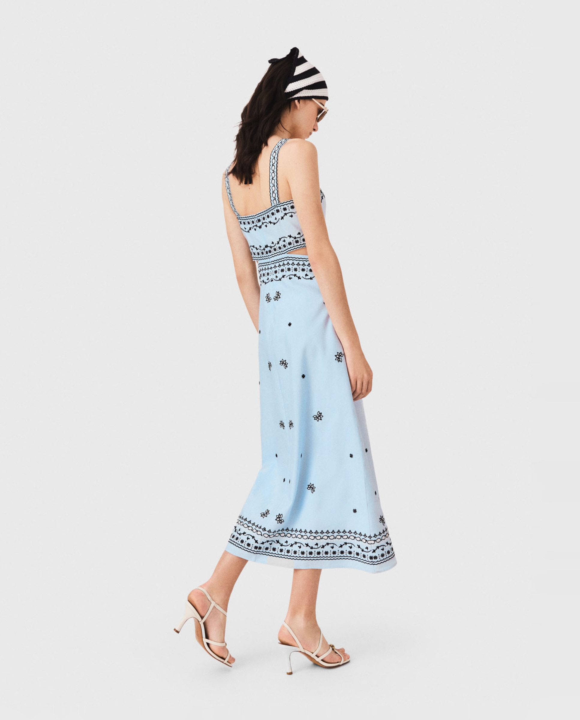Vestido largo de lino con bordados, escote cuadrado y recortes - Maje - Azul claro Azul claro-3