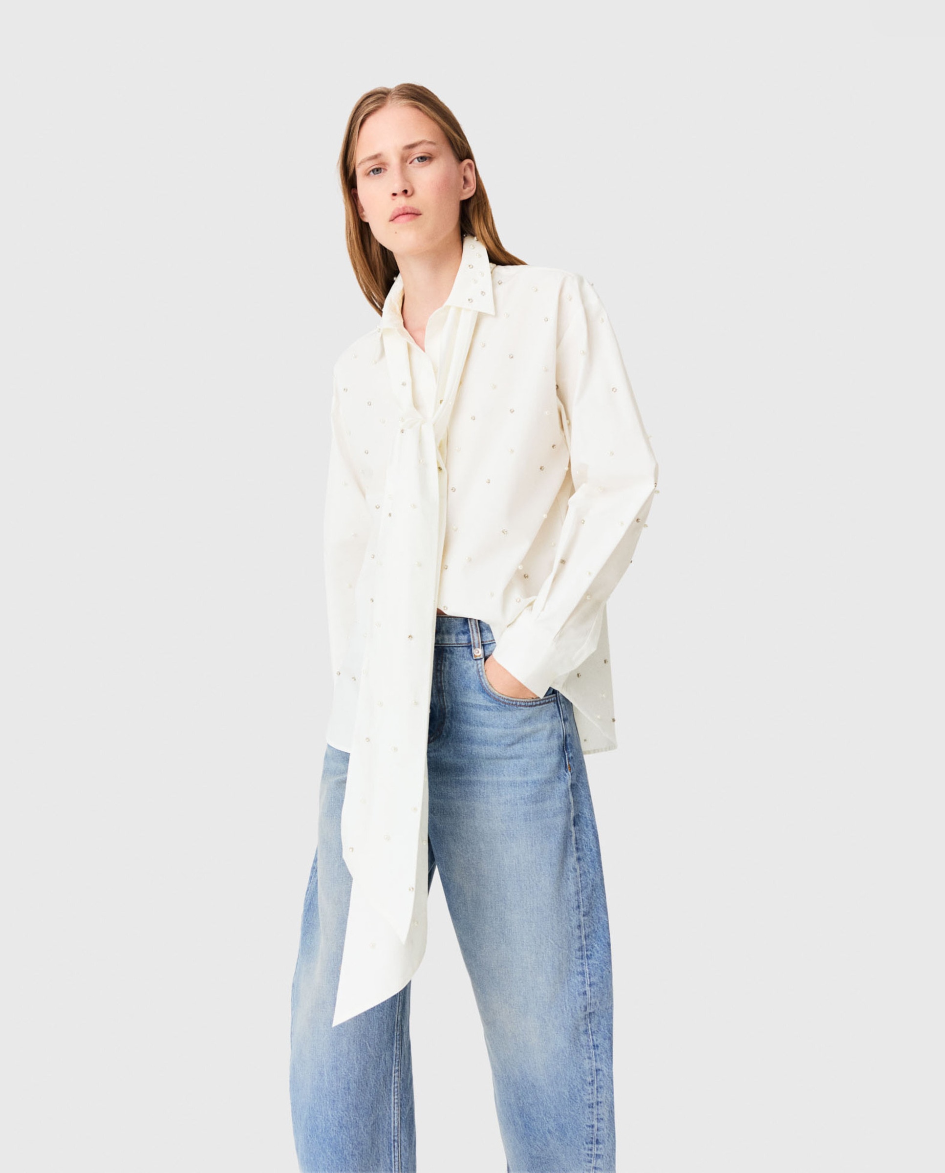 Blusa de mujer con perlas, strass y lazo desmontable - Maje - Blanco Blanco-1