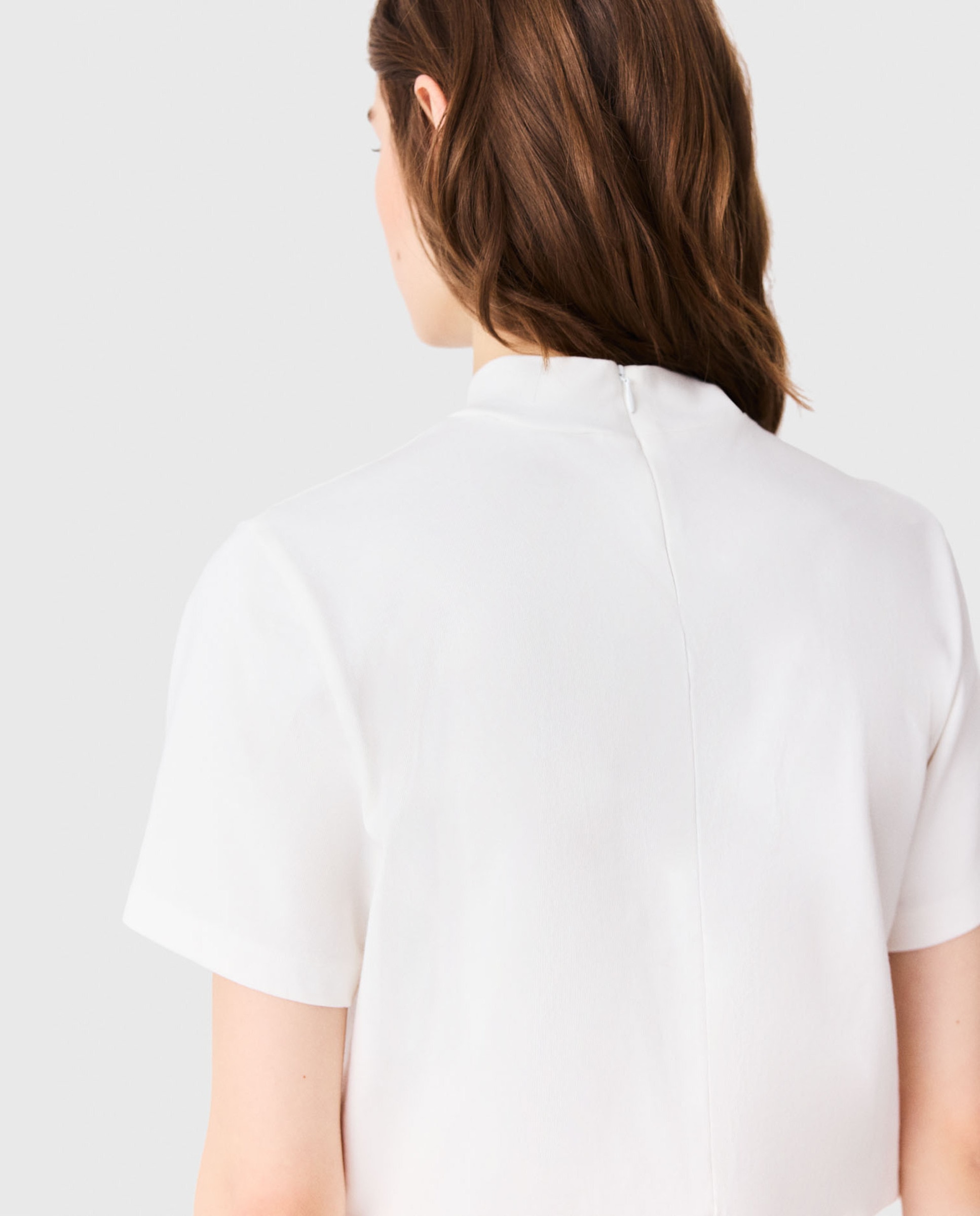 Camiseta de mujer con cuello alto y cremallera trasera - Maje - Blanco Blanco-6