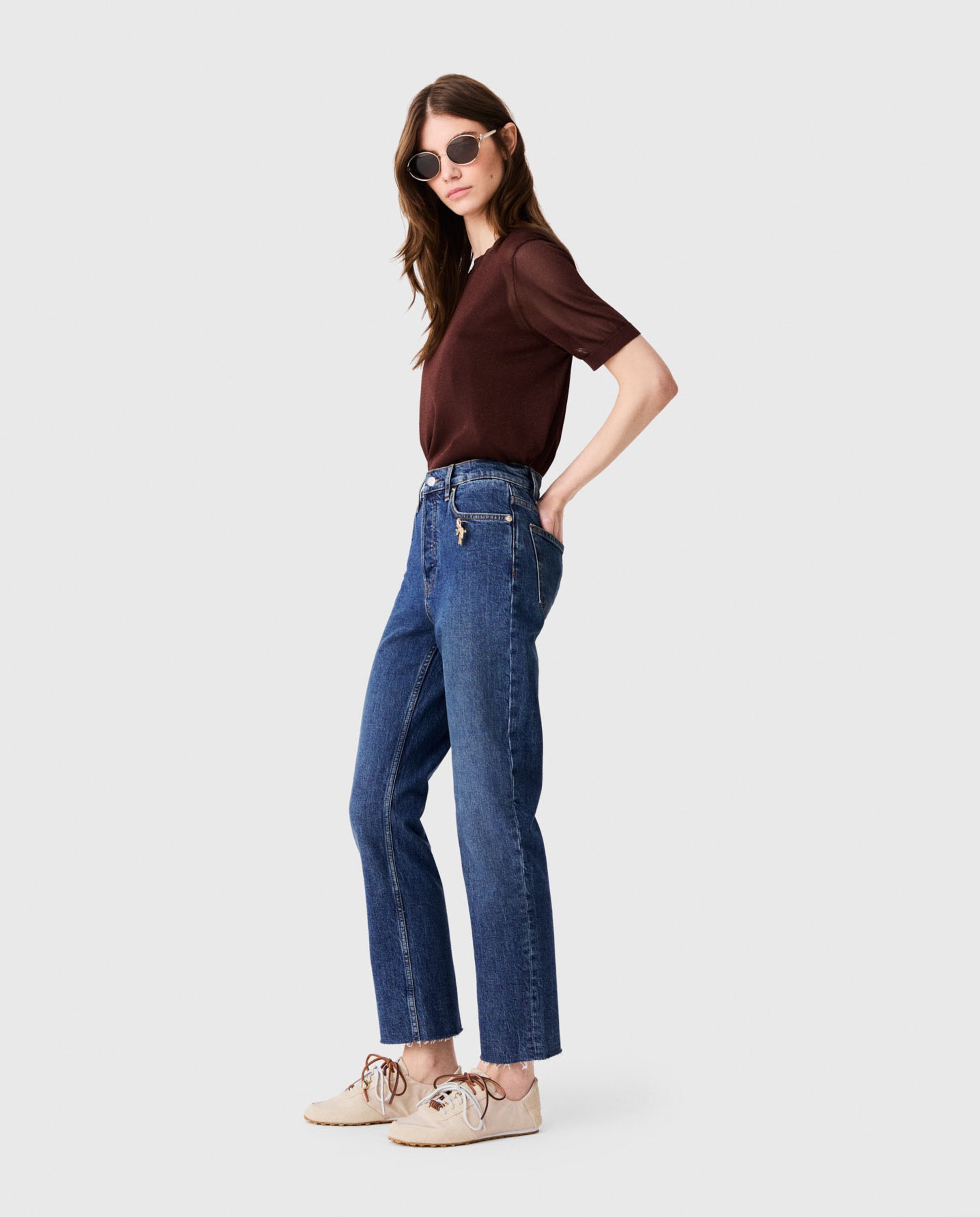 Vaquero pitillo de mujer con broche de lazo dorado y bajo deshilachado - Maje - Azul Azul-3