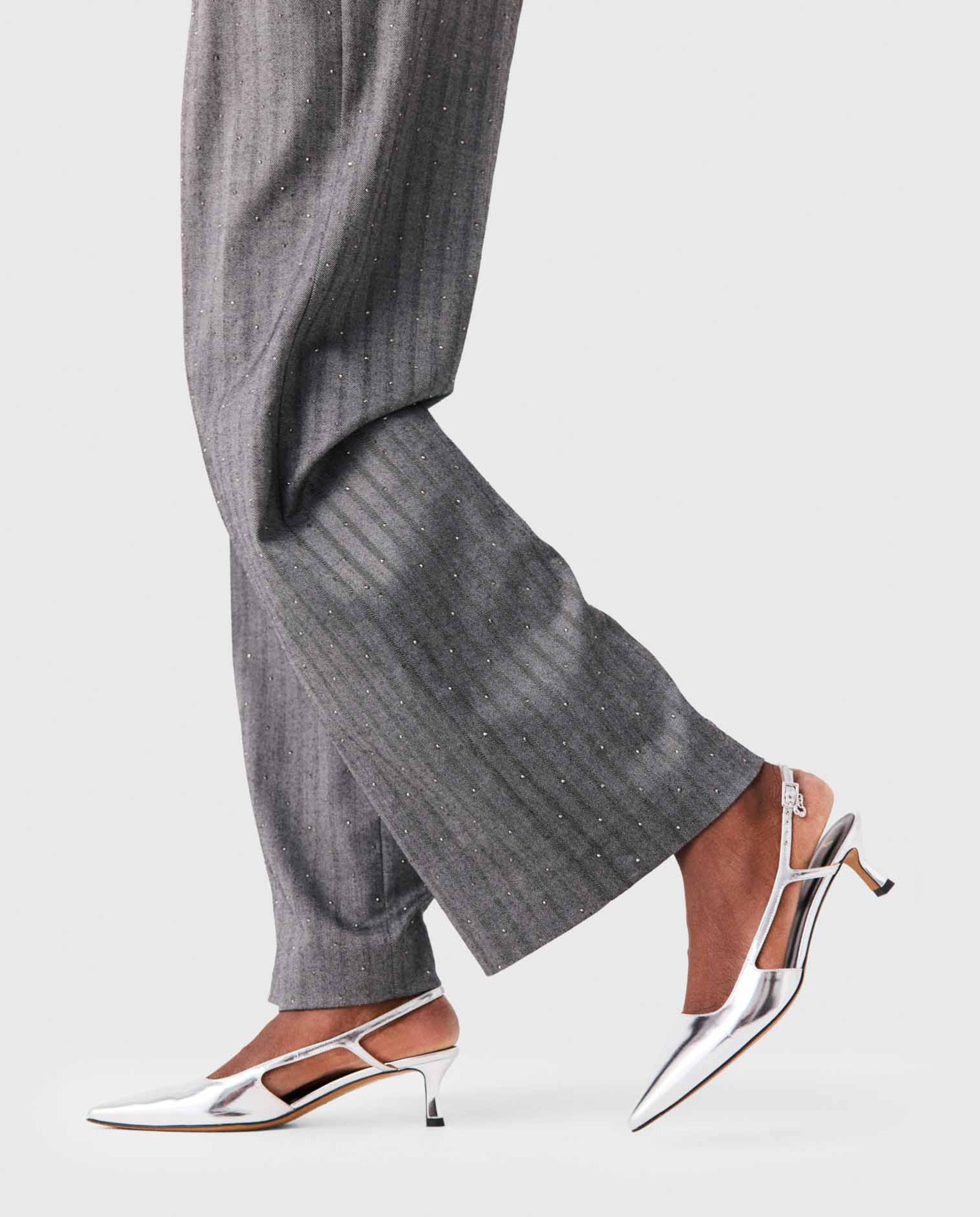 Zapatos de salón de mujer de piel plateada y tacón fino - Maje - Gris Gris-2