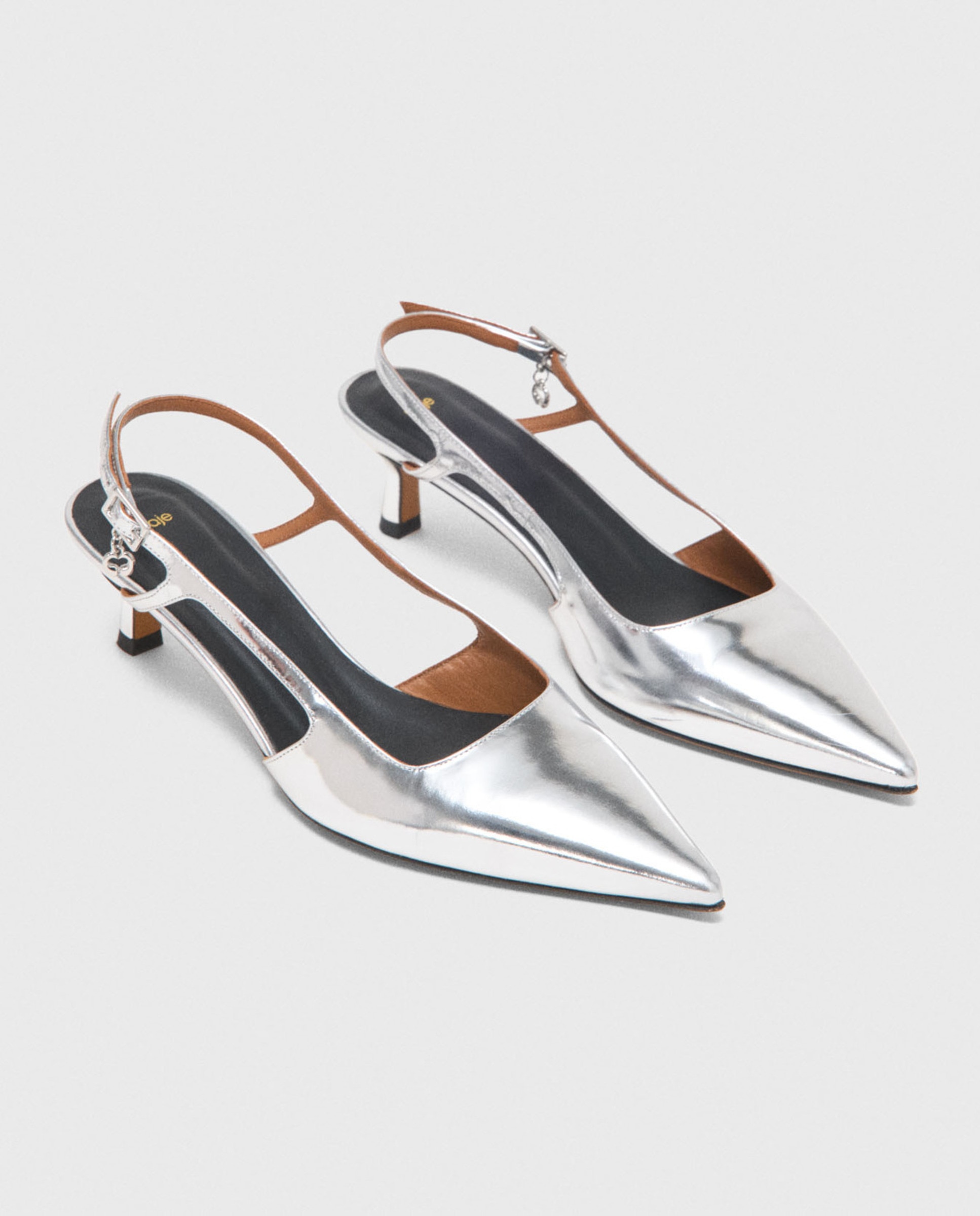 Zapatos de salón de mujer de piel plateada y tacón fino - Maje - Gris Gris-5
