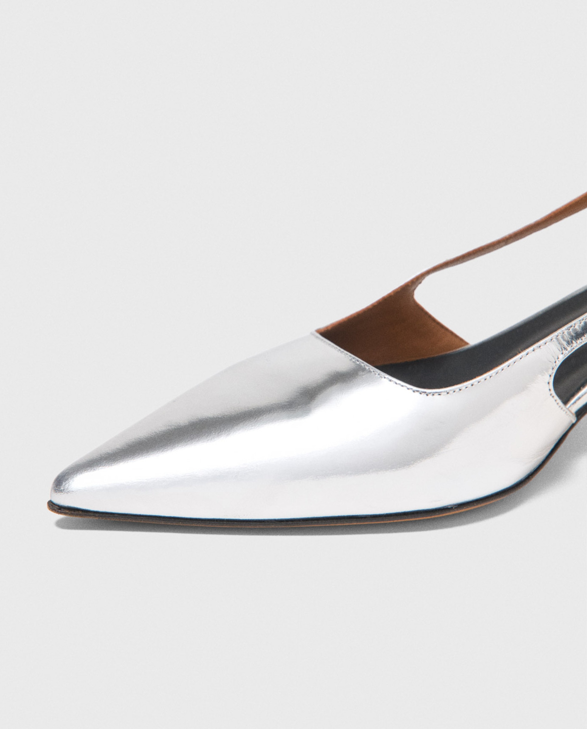 Zapatos de salón de mujer de piel plateada y tacón fino - Maje - Gris Gris-7