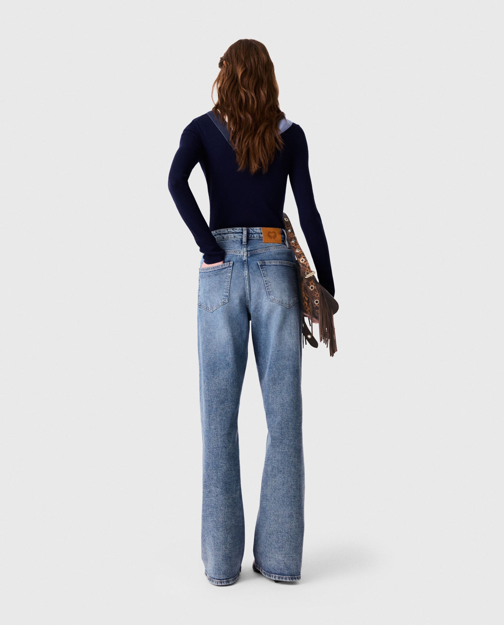 Vaquero de mujer ancho 100% algodón desteñido con hebillas de piel y eslabones metálicos - Maje - Azul Azul-3
