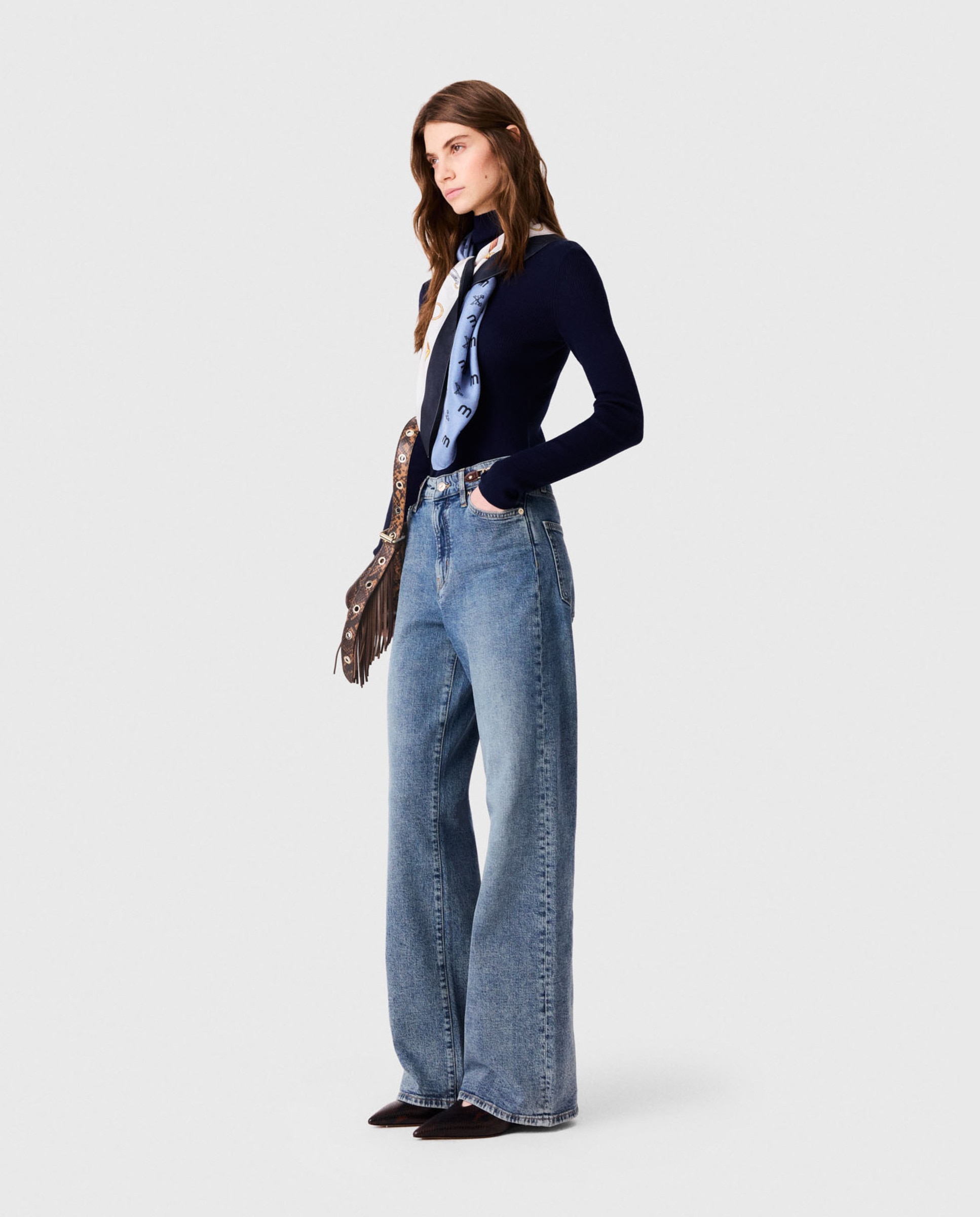 Vaquero de mujer ancho 100% algodón desteñido con hebillas de piel y eslabones metálicos - Maje - Azul Azul-4