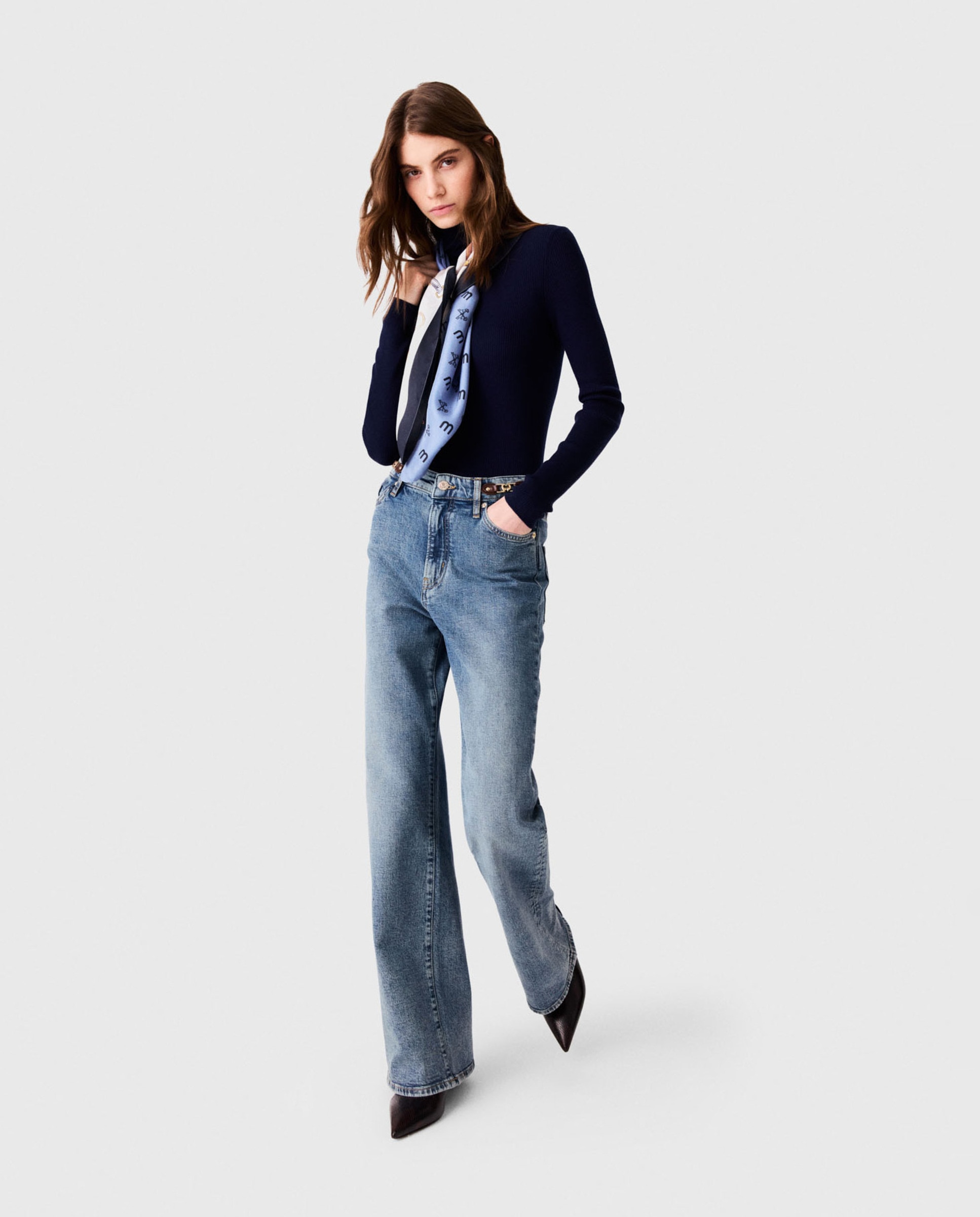 Vaquero de mujer ancho 100% algodón desteñido con hebillas de piel y eslabones metálicos - Maje - Azul Azul-7