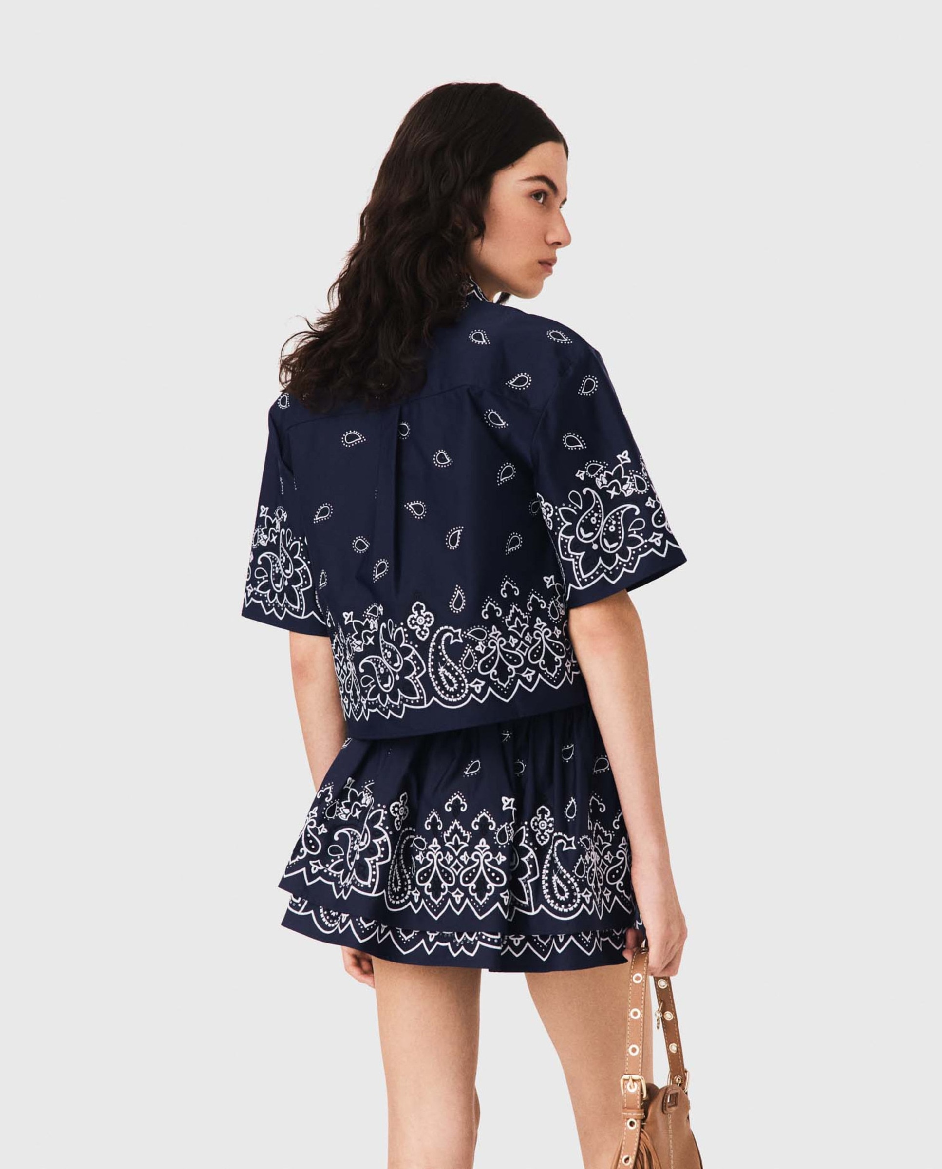 Camisa de mujer corta de tafetán con bordado bandana - Maje - Azul marino Azul marino-2