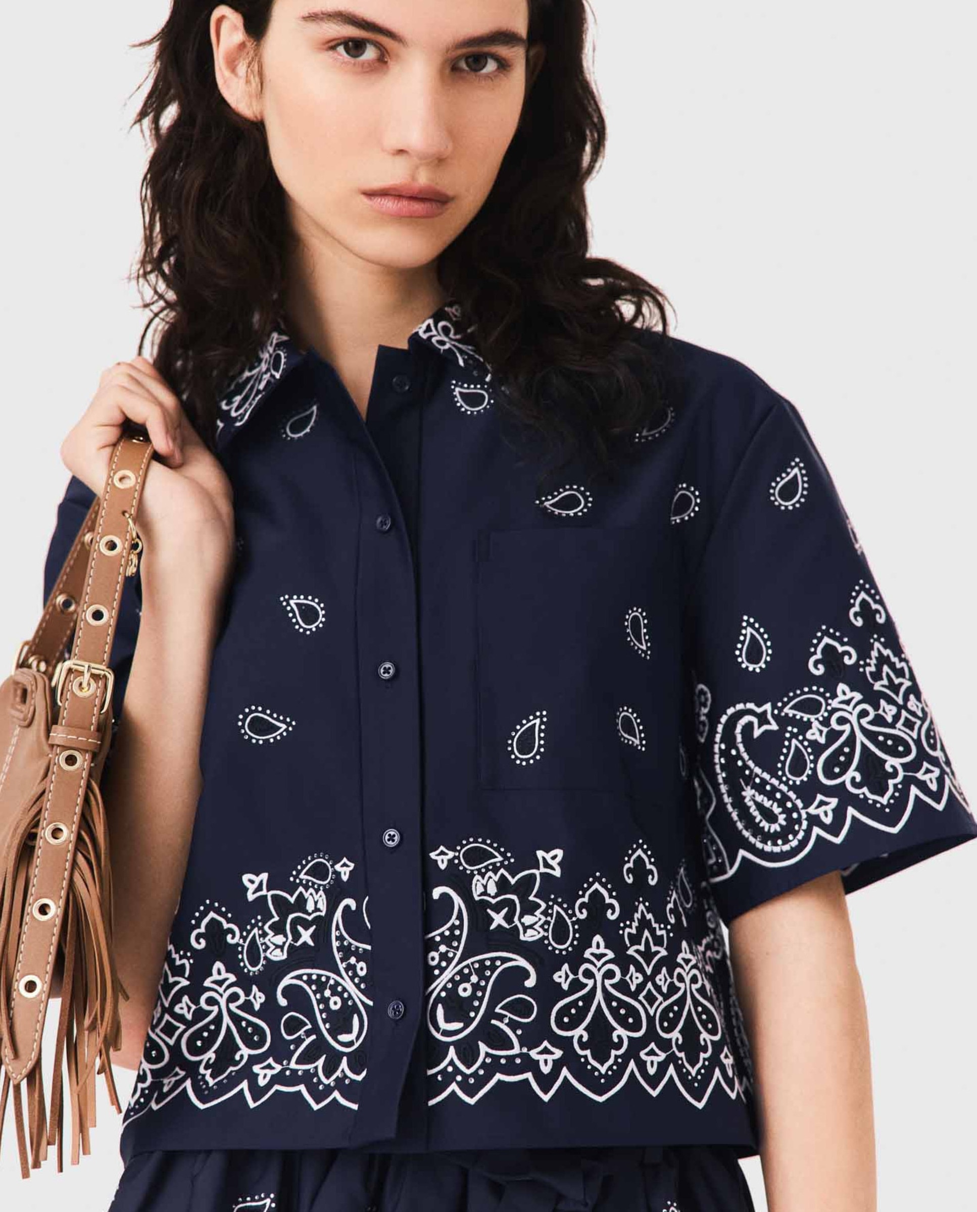 Camisa de mujer corta de tafetán con bordado bandana - Maje - Azul marino Azul marino-6