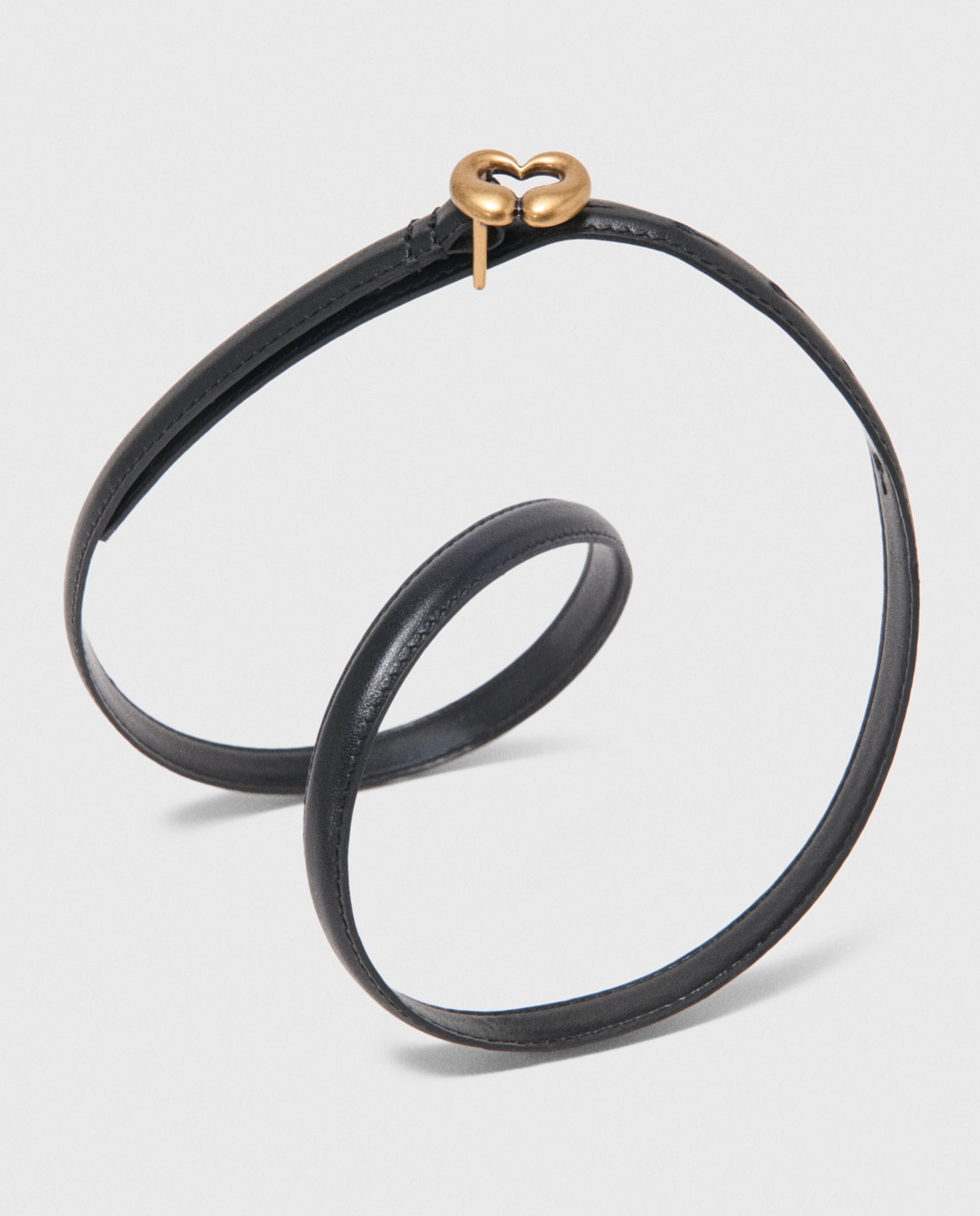 Cinturón de mujer de cuero fino con hebilla de corazón dorada - Maje - Negro Negro-1