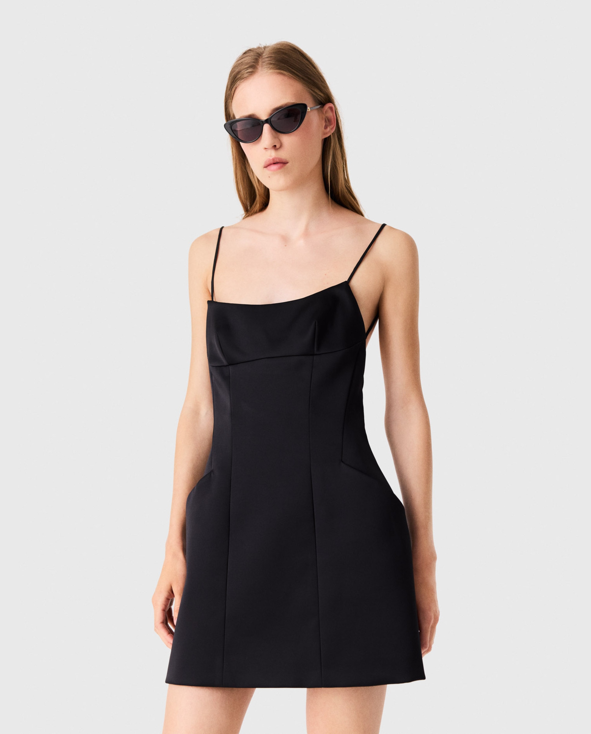 Vestido corto ajustado de satén sin espalda - Maje - Negro Negro-6
