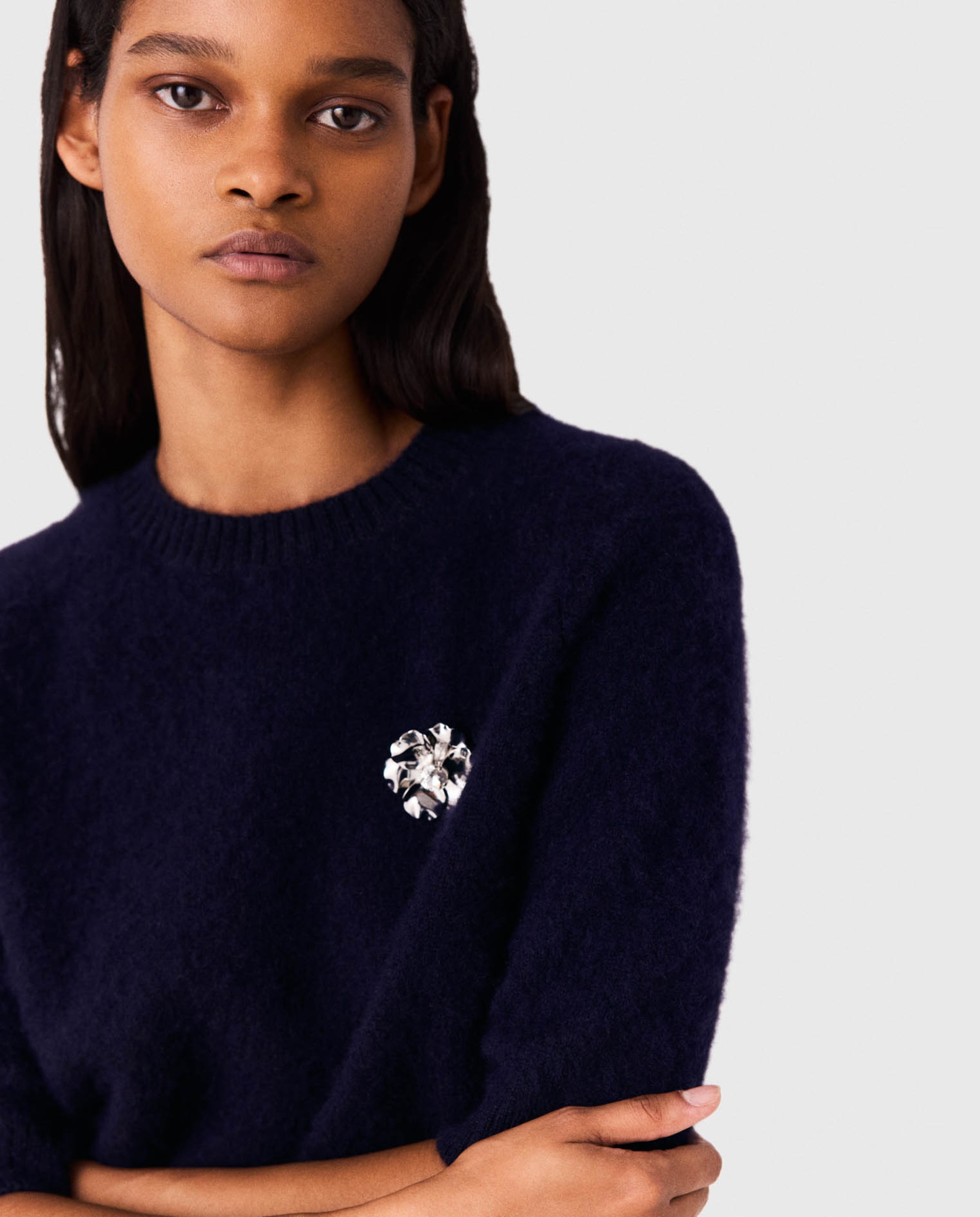 Jersey de lana de mujer con broche floral - Maje - Azul marino Azul marino-5