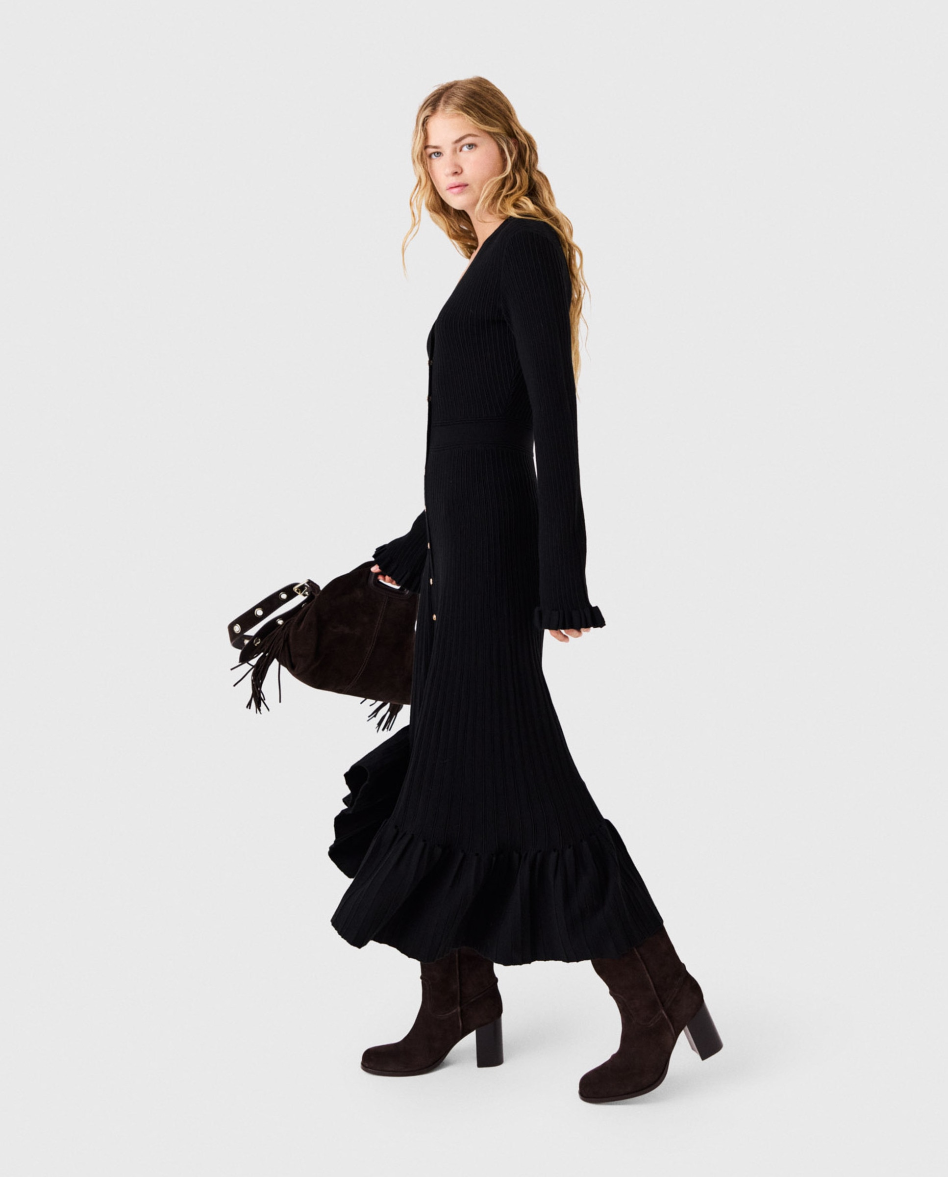 Vestido largo ajustado de punto acanalado con volantes, escote en v y con lana - Maje - Negro Negro-3