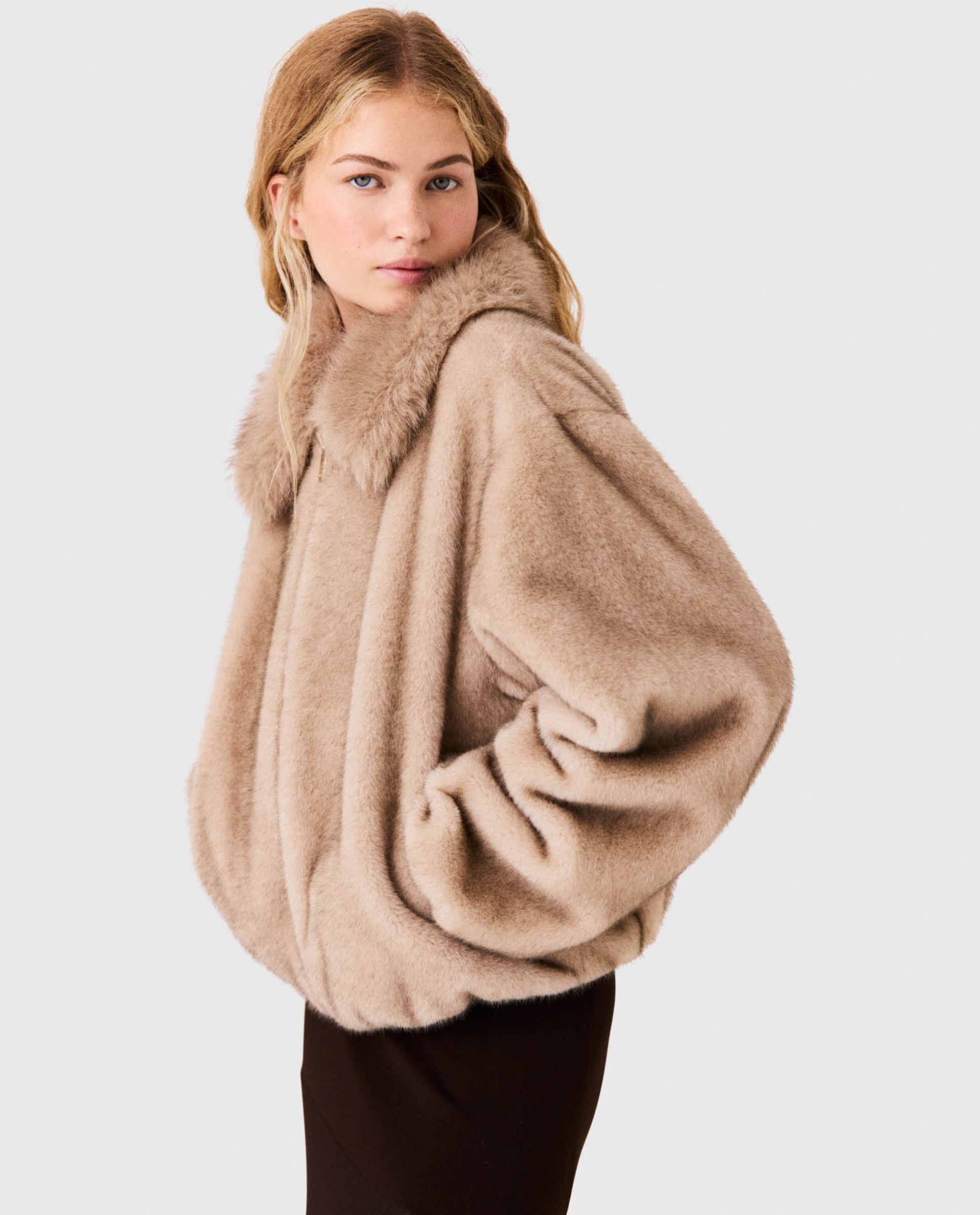 Cazadora de mujer de piel sintética con corte amplio y cuello envolvente - Maje - Beige Beige-1