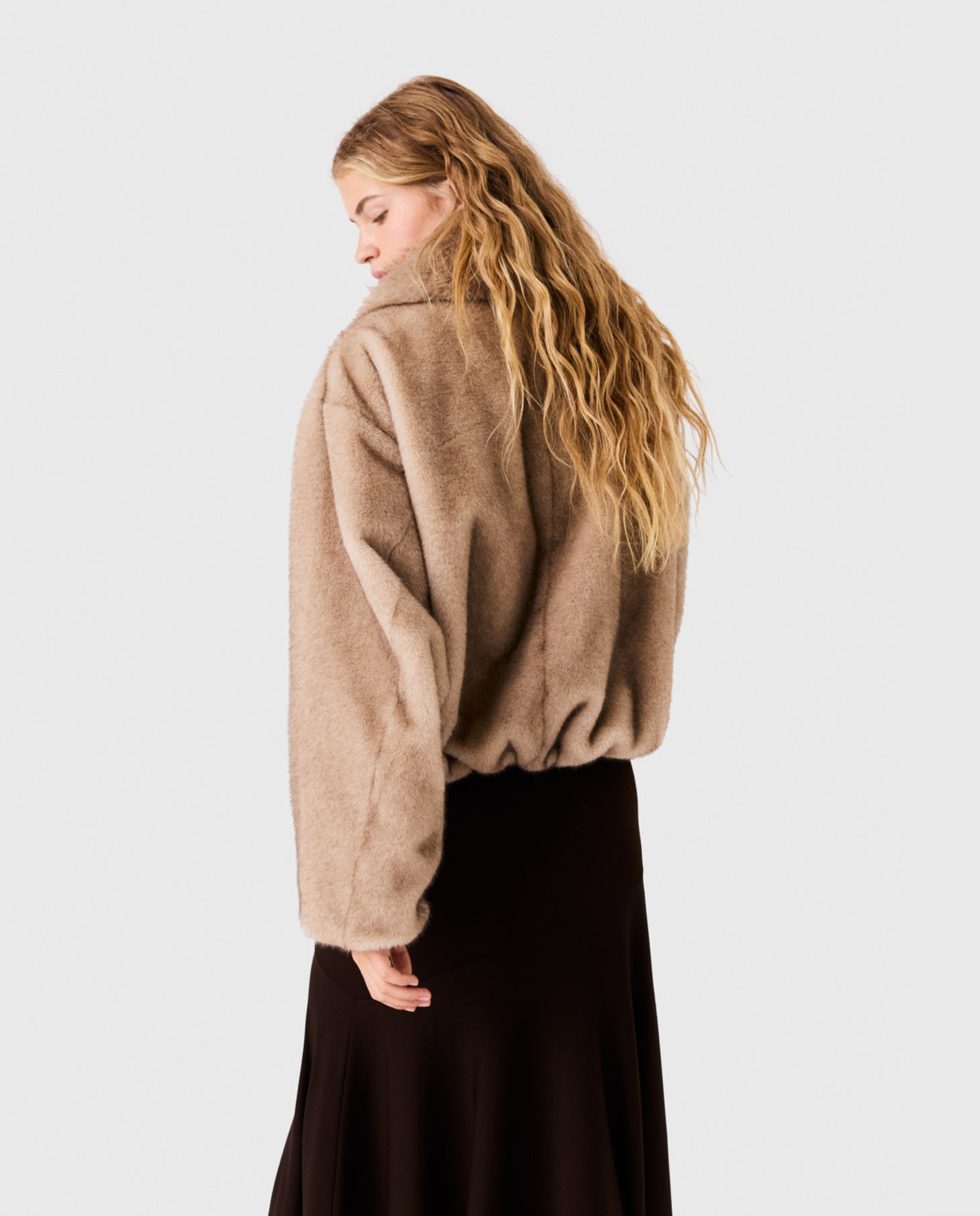 Cazadora de mujer de piel sintética con corte amplio y cuello envolvente - Maje - Beige Beige-2