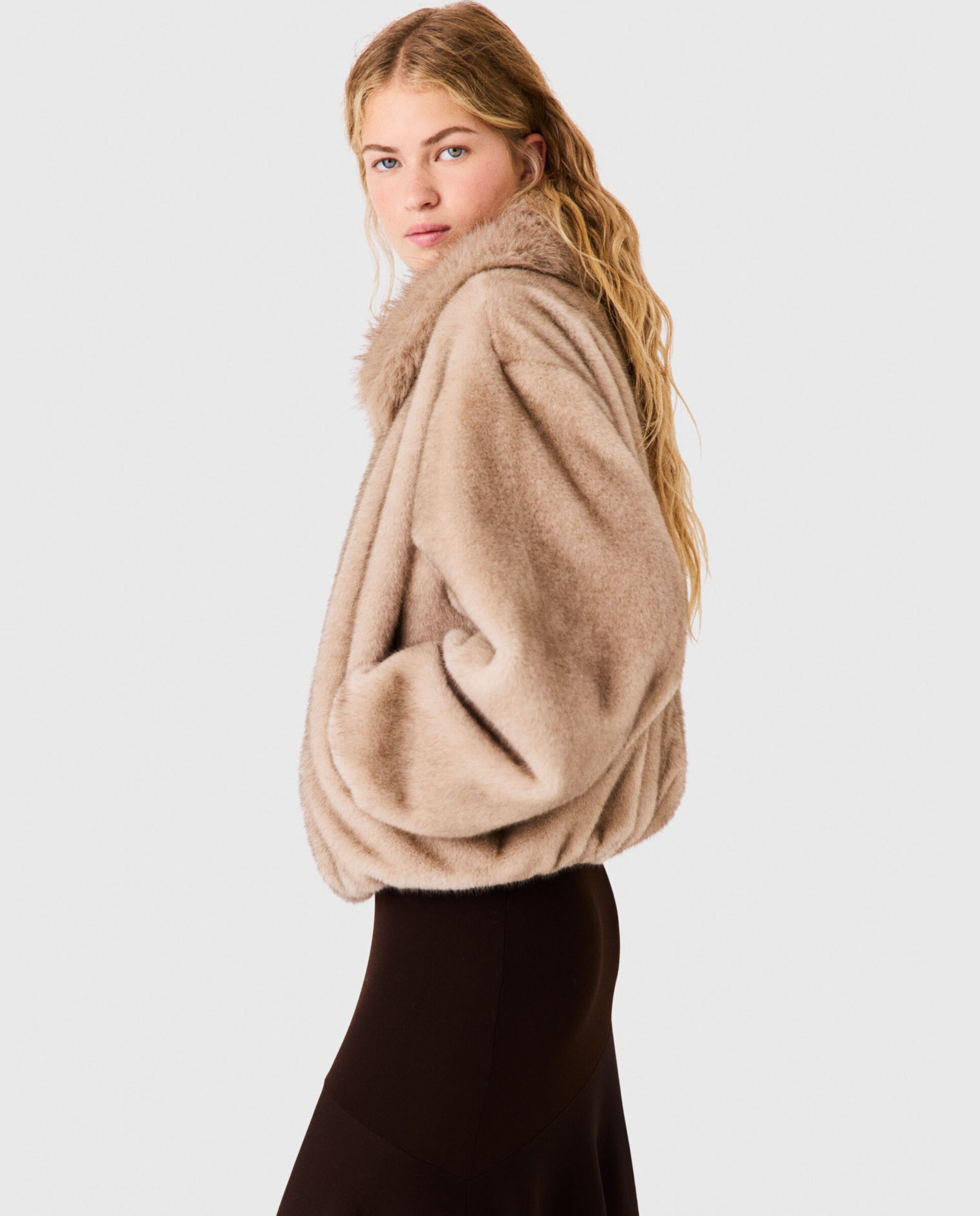 Cazadora de mujer de piel sintética con corte amplio y cuello envolvente - Maje - Beige Beige-3