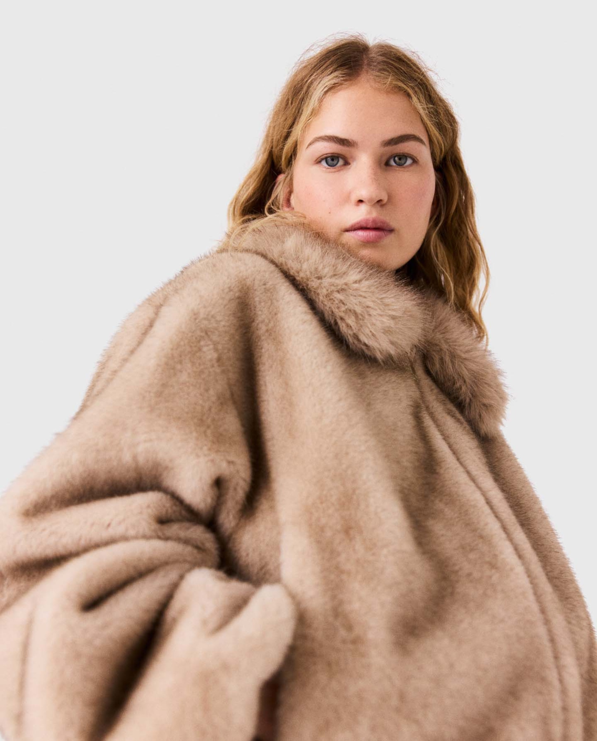 Cazadora de mujer de piel sintética con corte amplio y cuello envolvente - Maje - Beige Beige-5