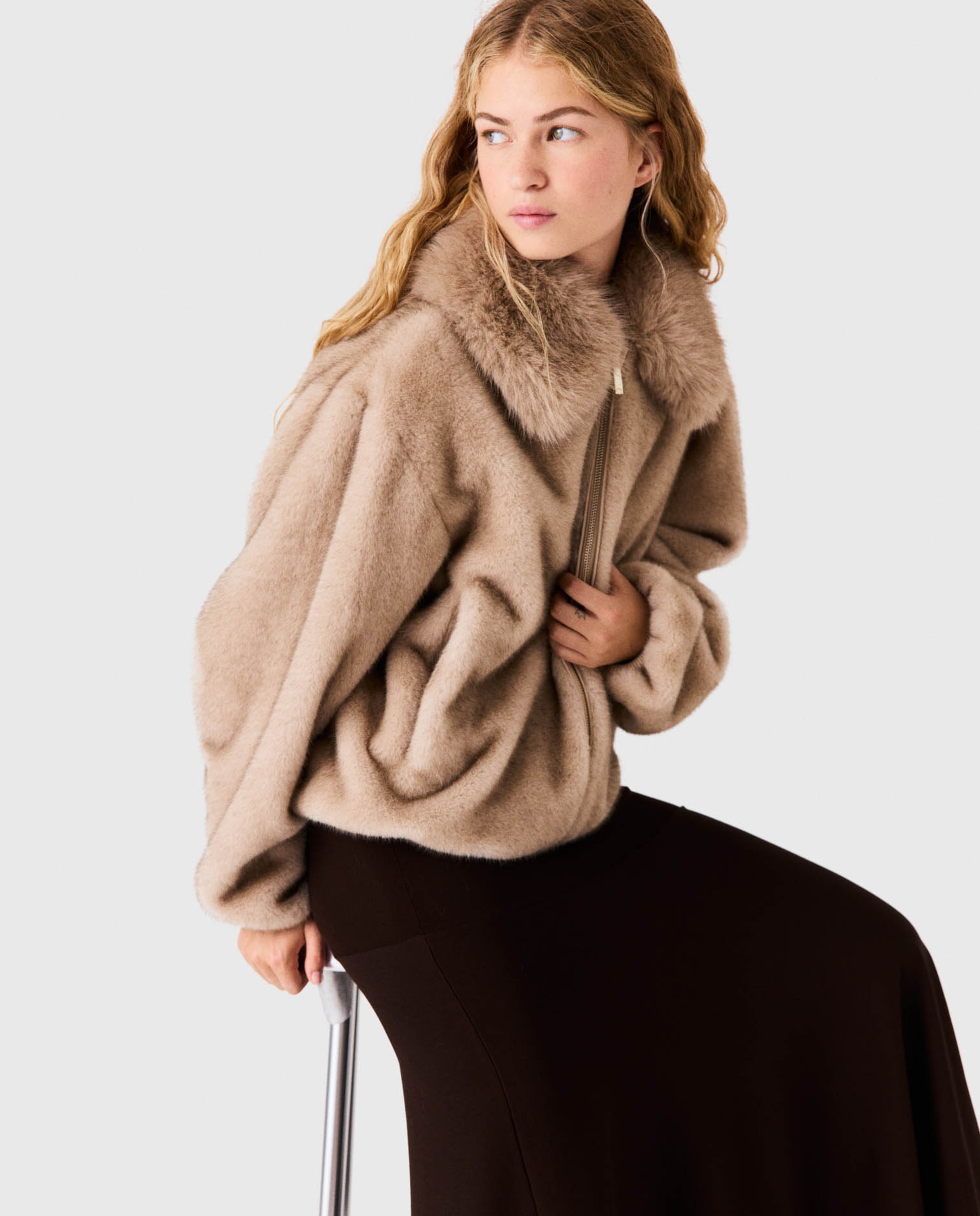 Cazadora de mujer de piel sintética con corte amplio y cuello envolvente - Maje - Beige Beige-6