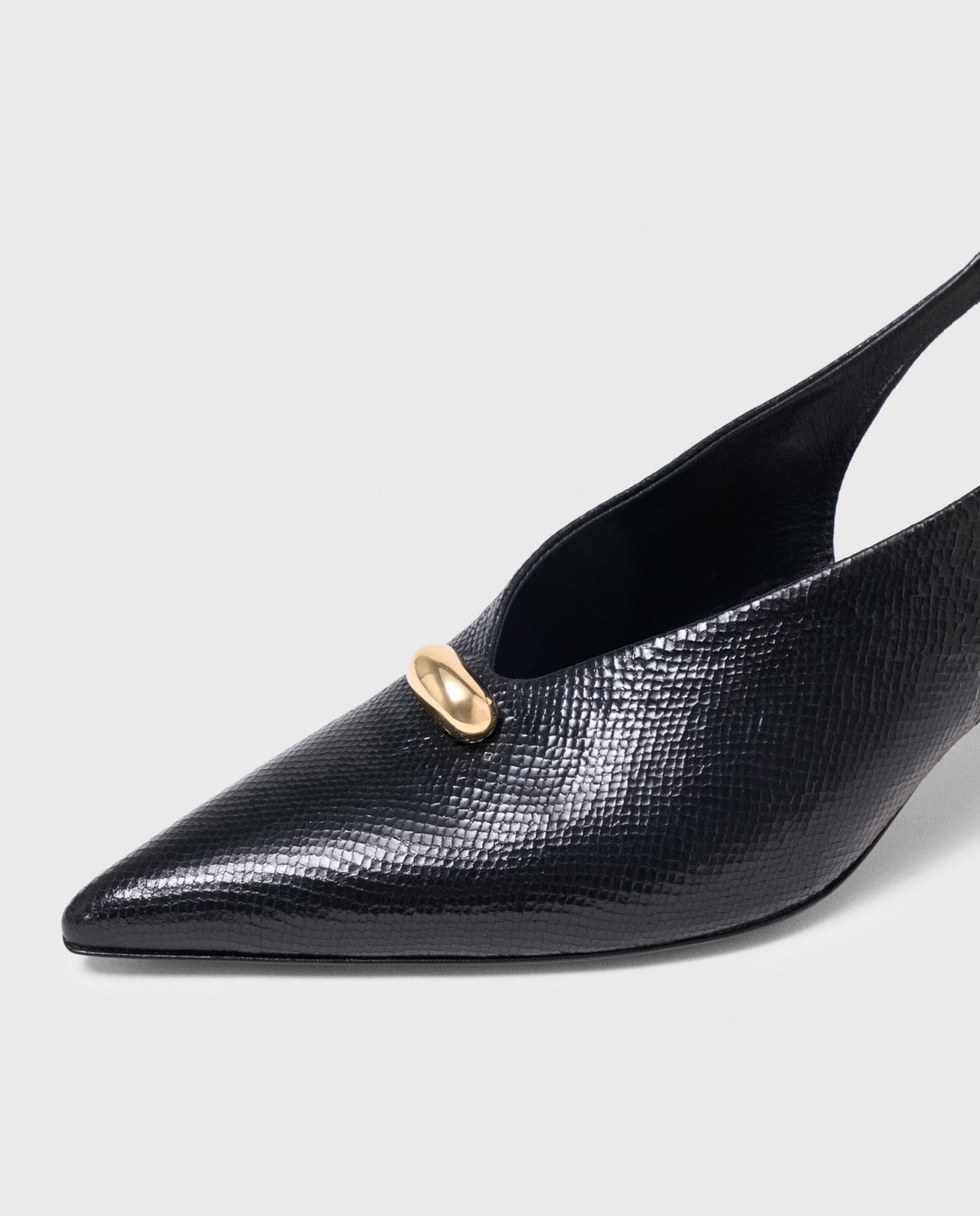 Imagen 8 de Zapatos de salón de mujer destalonados de piel efecto víbora - Maje - Negro Negro