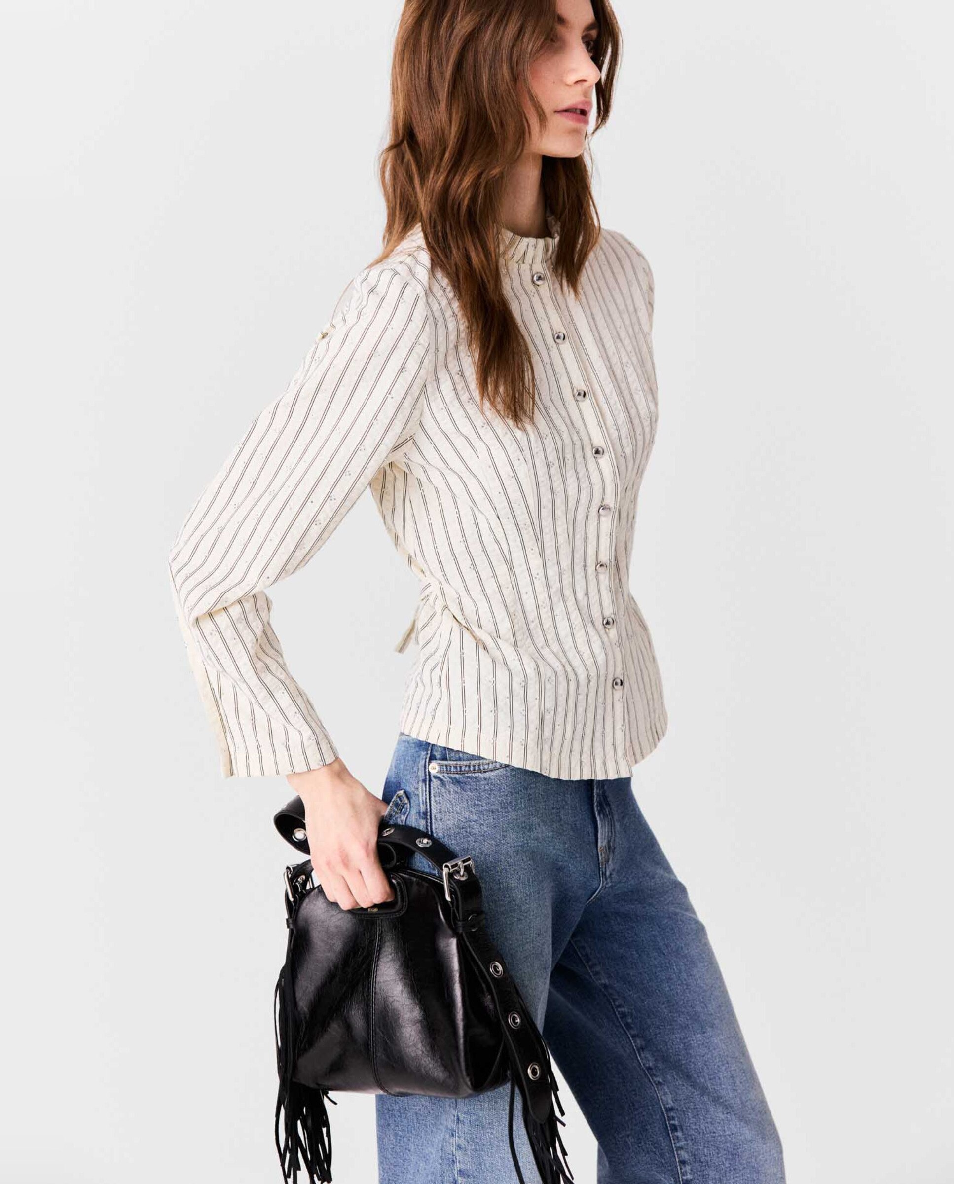 Camisa de mujer entallada con cuello alto y volantes - Maje - Blanco Blanco-3