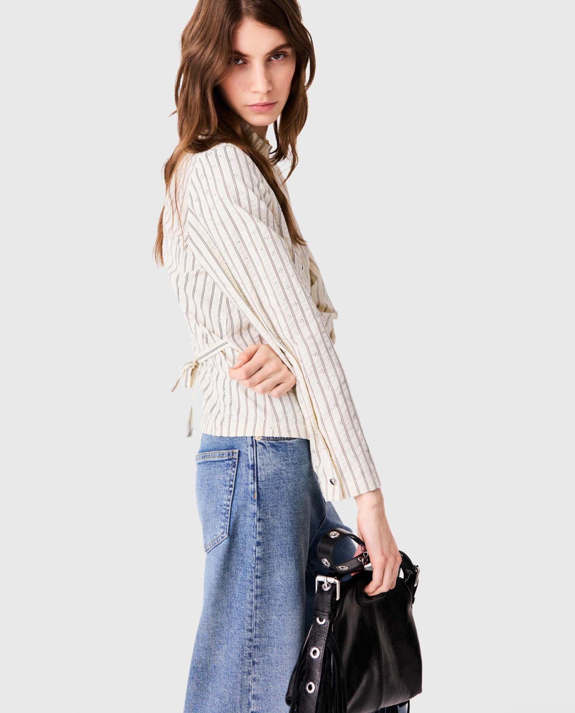 Camisa de mujer entallada con cuello alto y volantes - Maje - Blanco Blanco-5
