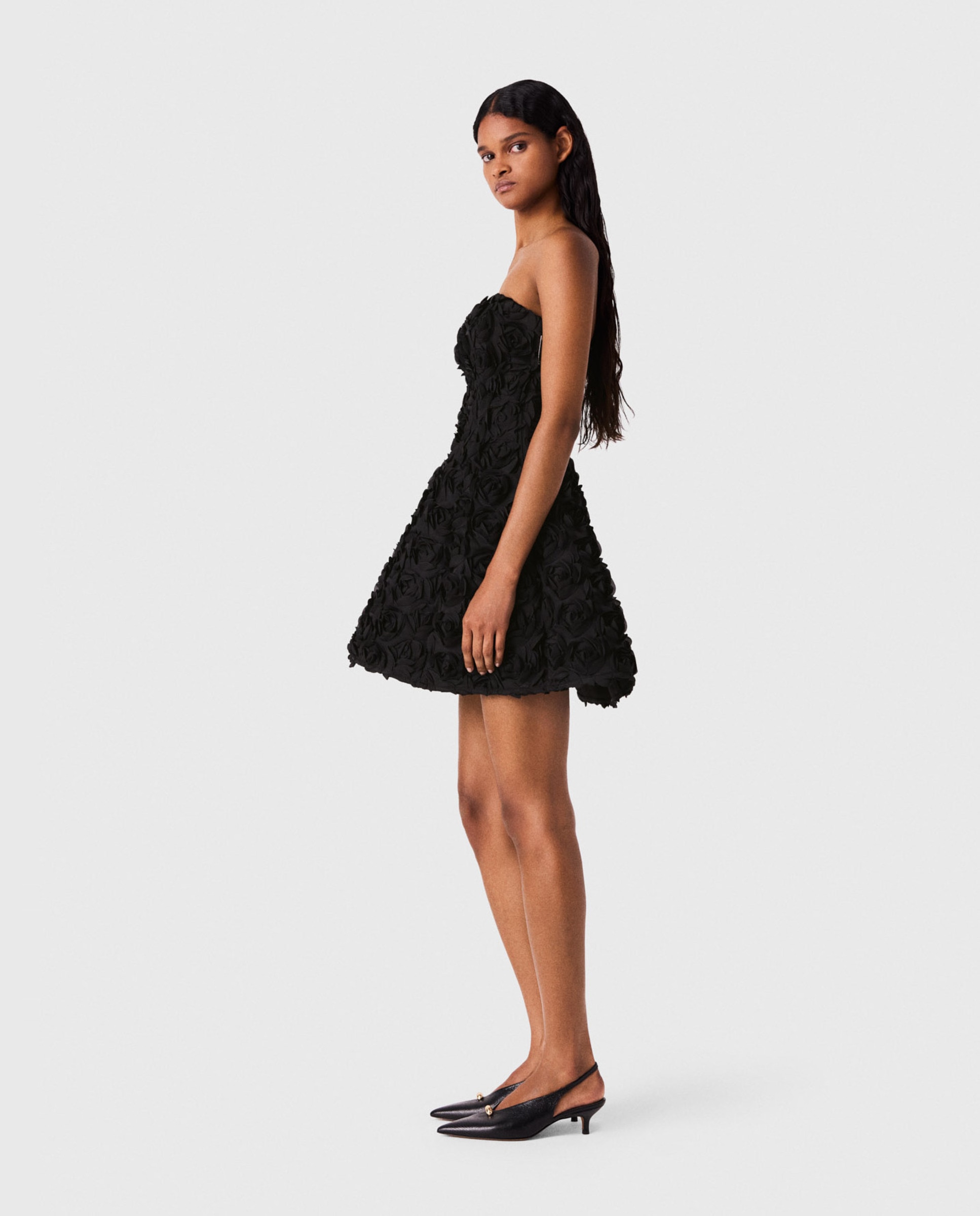 Vestido corto bustier con flores en relieve - Maje - Negro Negro-2