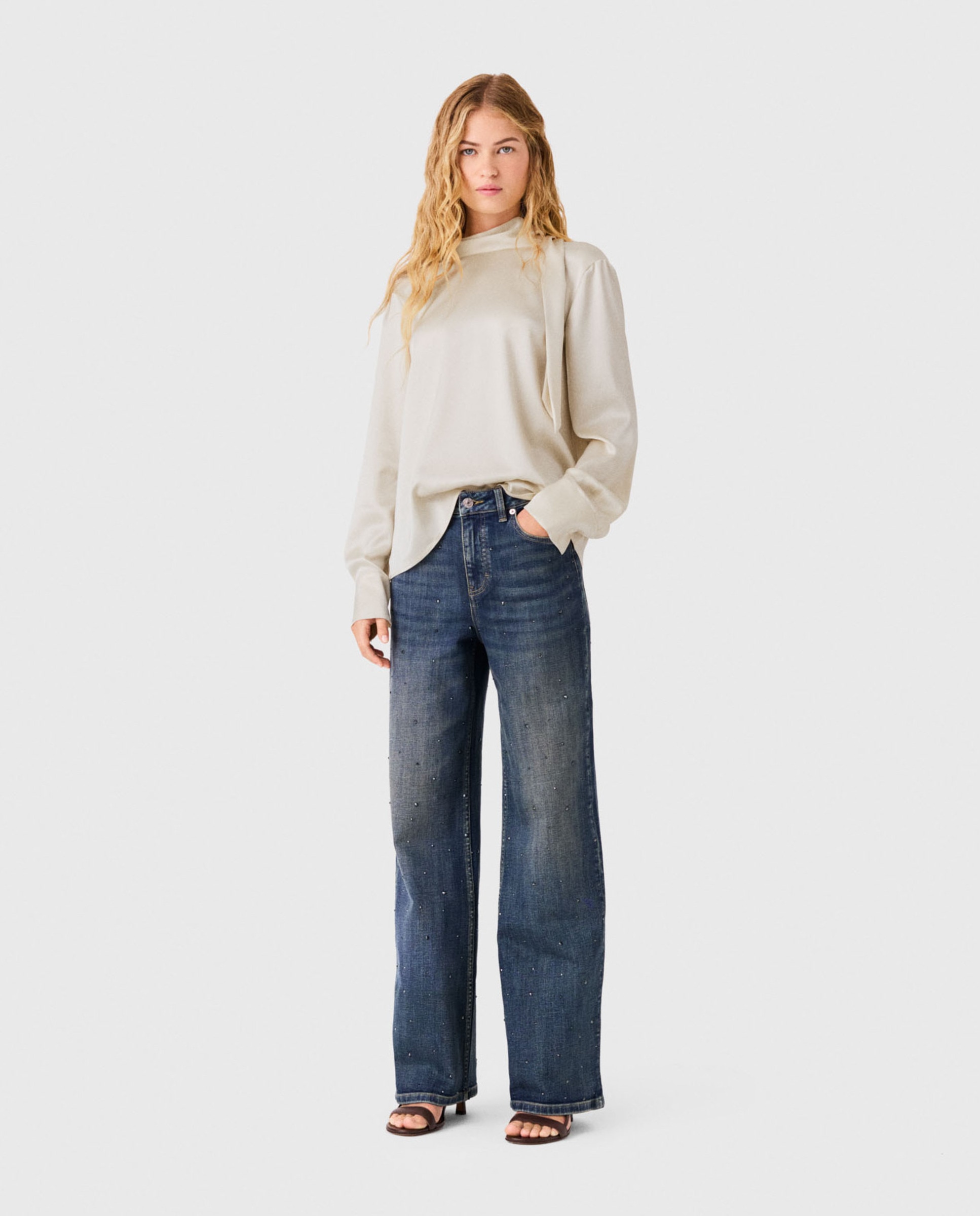 Top fluido de mujer de raso con cuello alto - Maje - Blanco Blanco-4