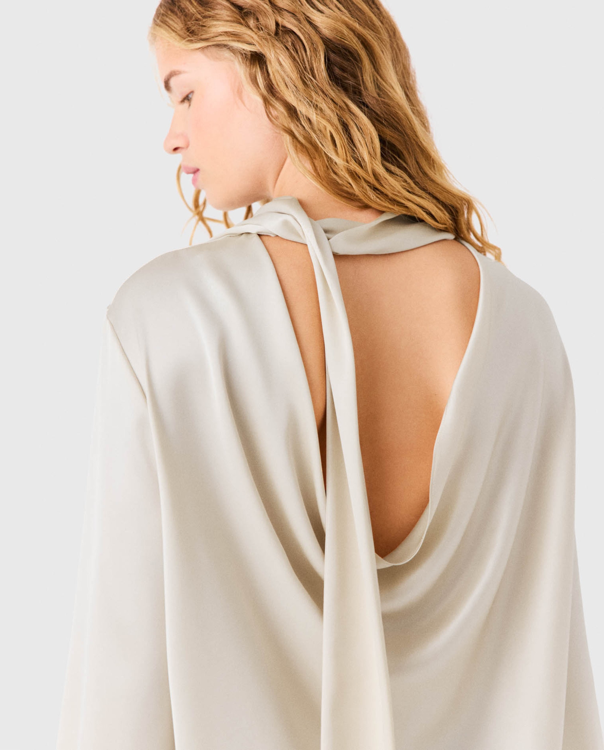 Top fluido de mujer de raso con cuello alto - Maje - Blanco Blanco-6