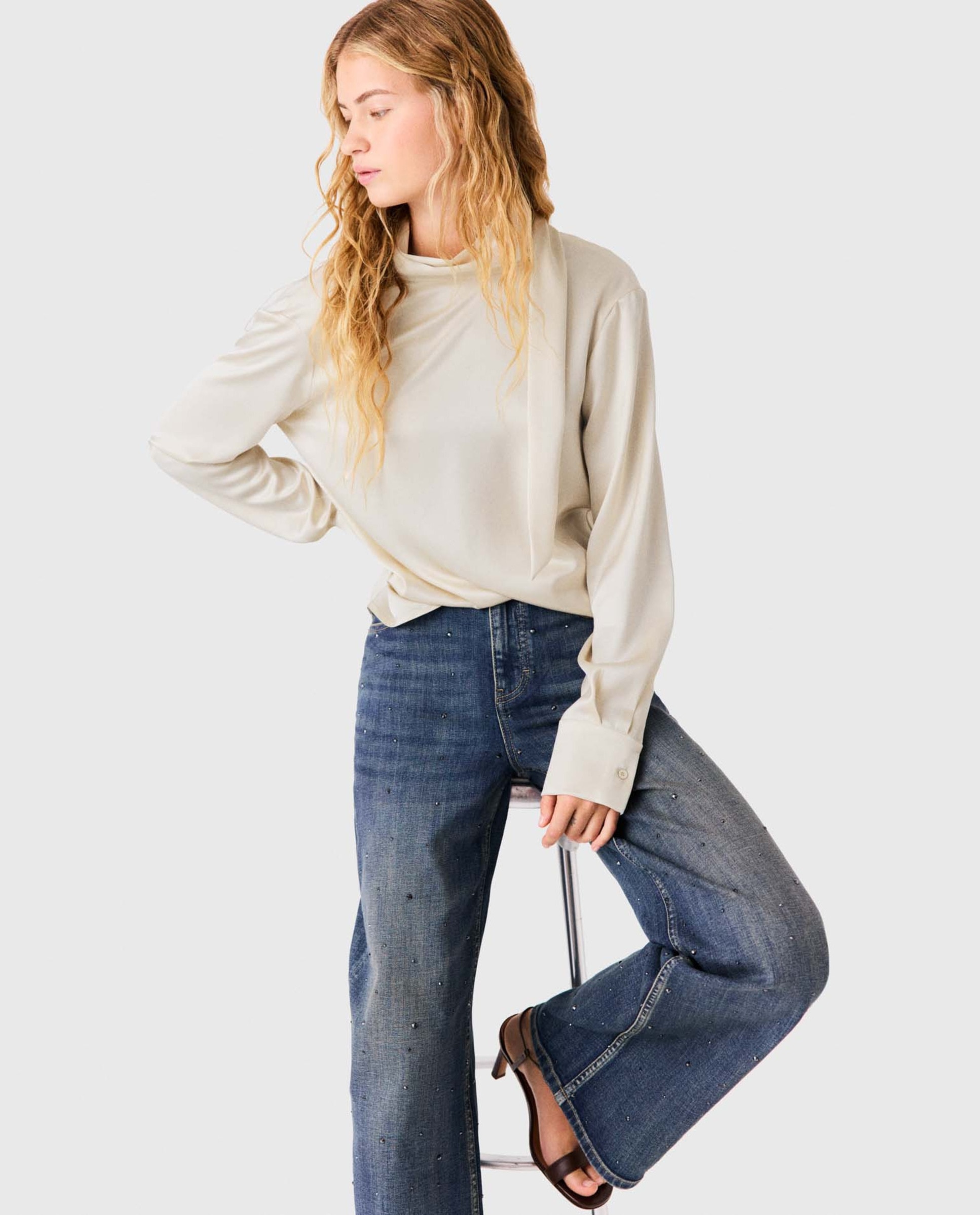 Top fluido de mujer de raso con cuello alto - Maje - Blanco Blanco-7