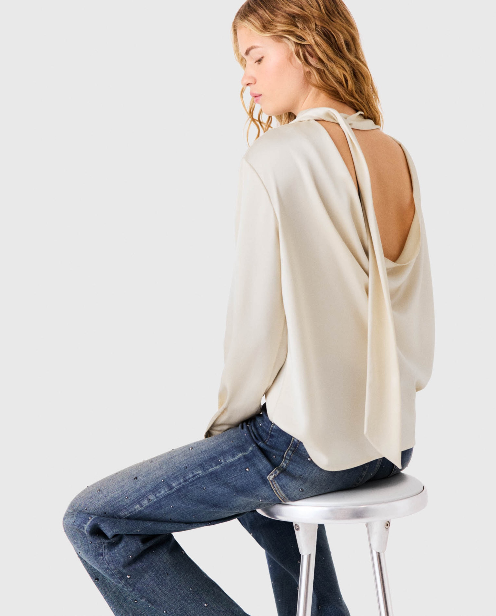 Top fluido de mujer de raso con cuello alto - Maje - Blanco Blanco-8