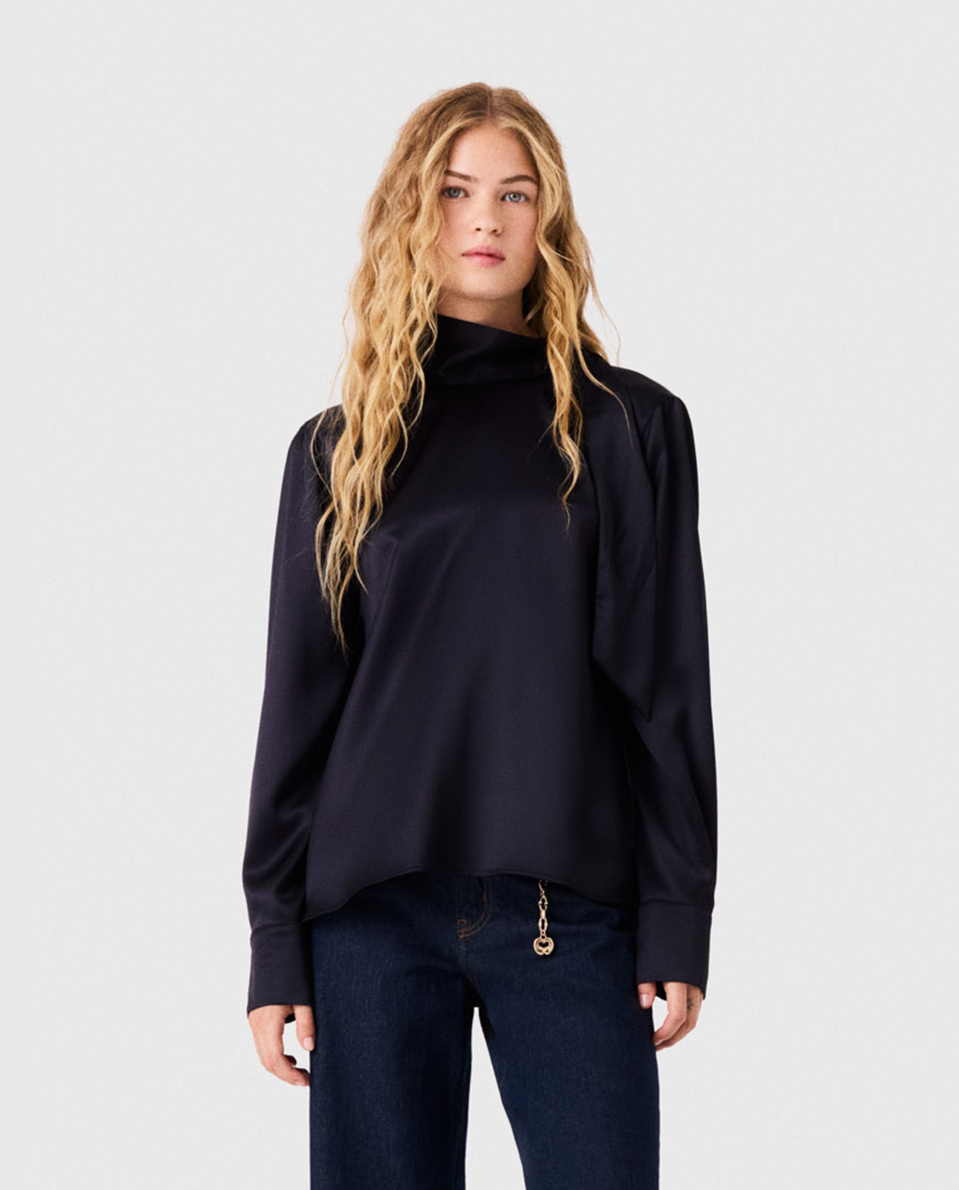 Top fluido de mujer de raso con cuello alto - Maje - Azul marino Azul marino-1