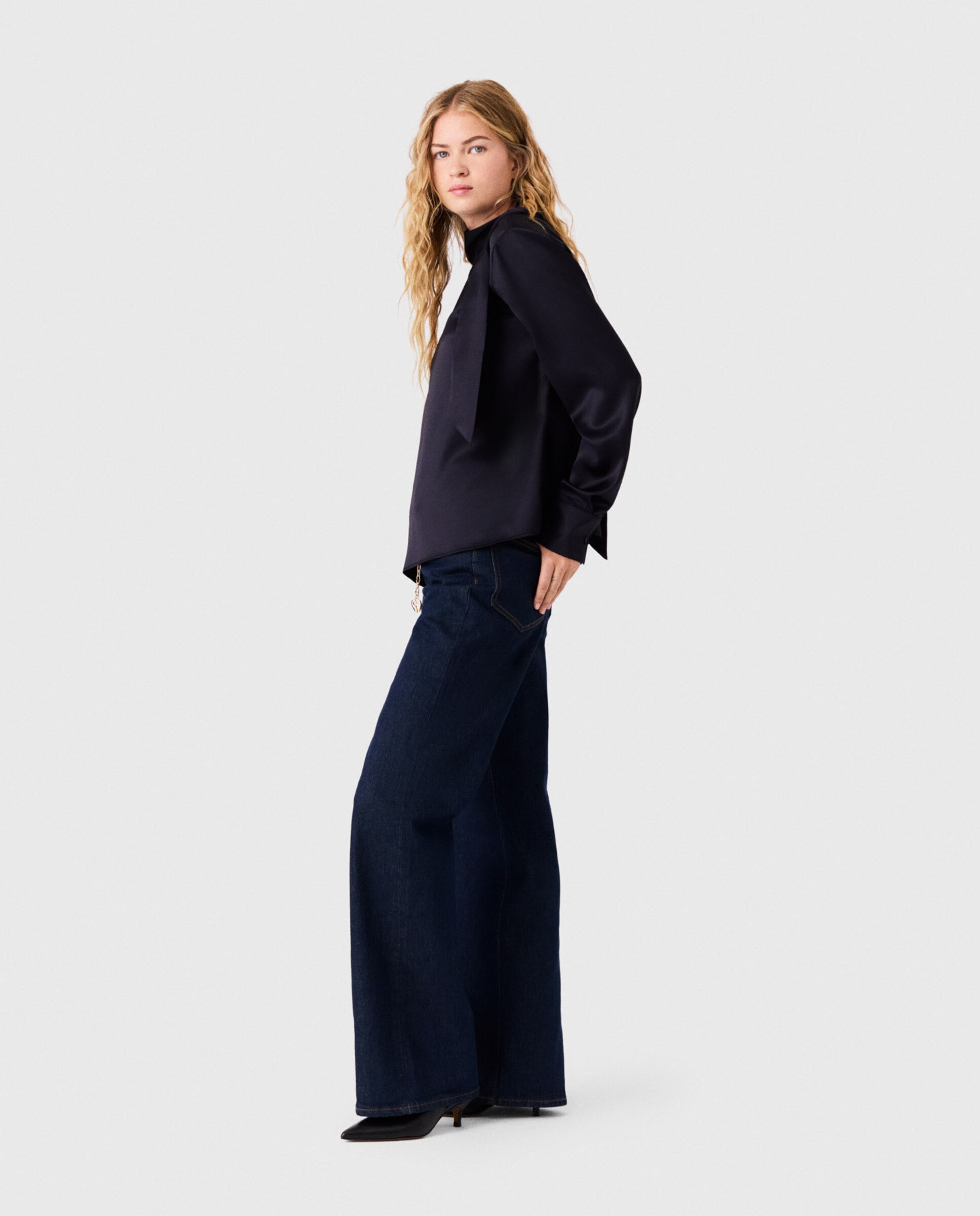 Top fluido de mujer de raso con cuello alto - Maje - Azul marino Azul marino-3