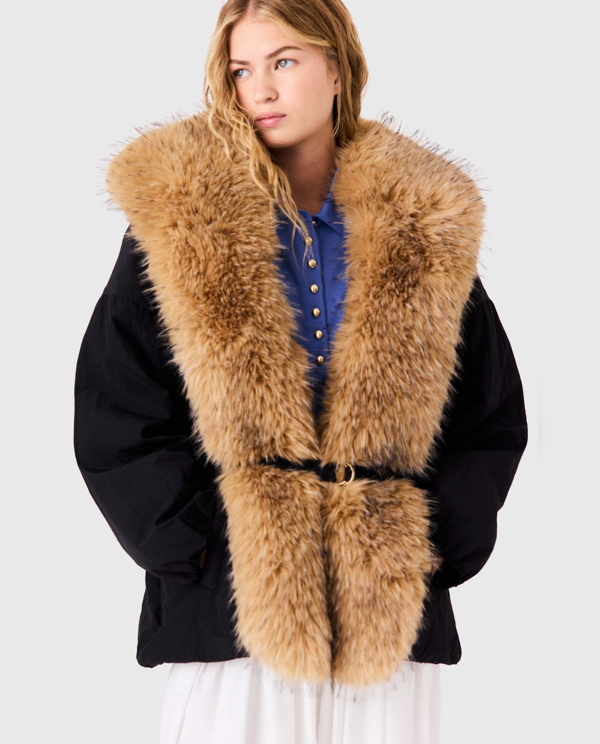 Imagen 0 de Parka de mujer oversize con cuello amplio de pelo sintético Negro