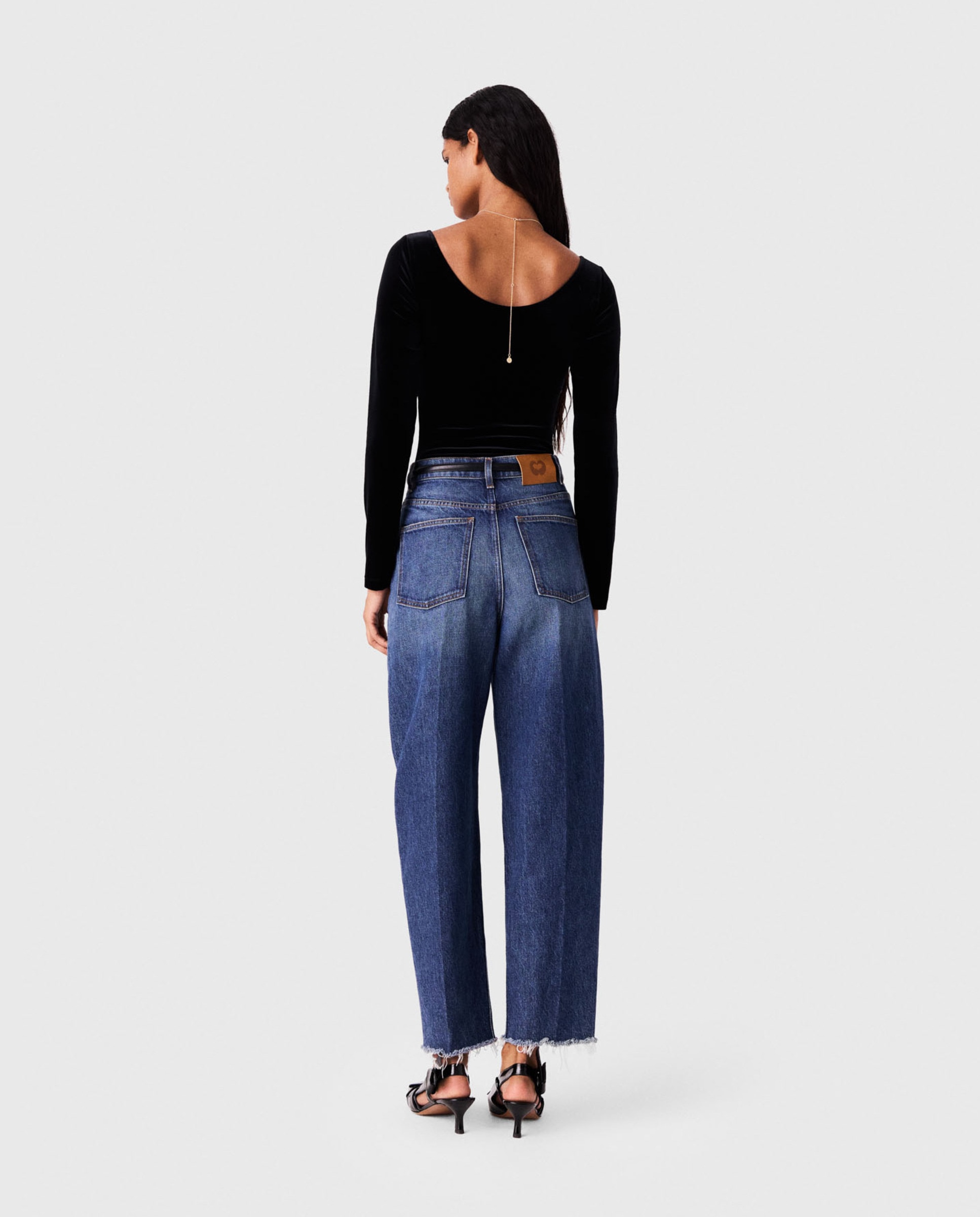 Bodi de mujer ajustado con escote corazón y mangas largas de terciopelo - Maje - Negro Negro-5