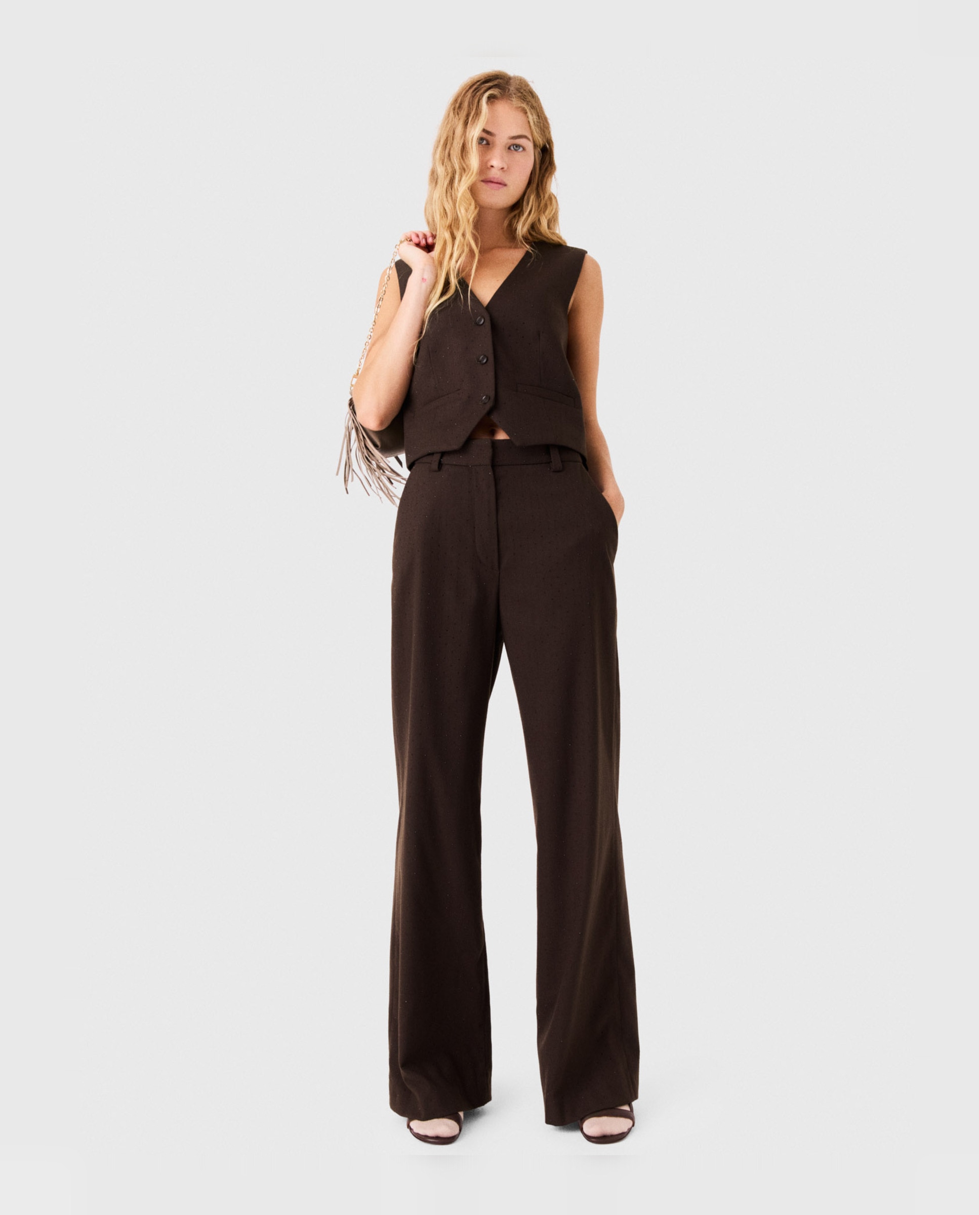 Imagen 0 de Pantalones anchos de mujer de traje con strass Marrón