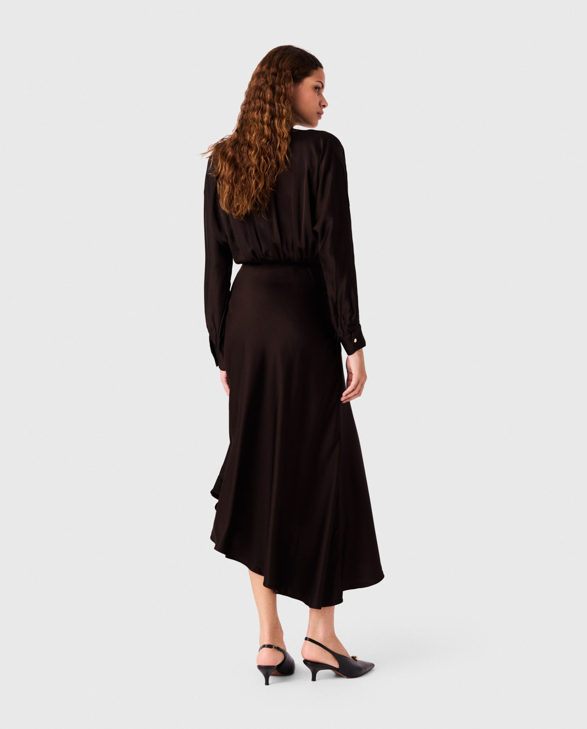 Vestido midi asimétrico de satén con lazada - Maje - Marrón oscuro Marrón oscuro-3