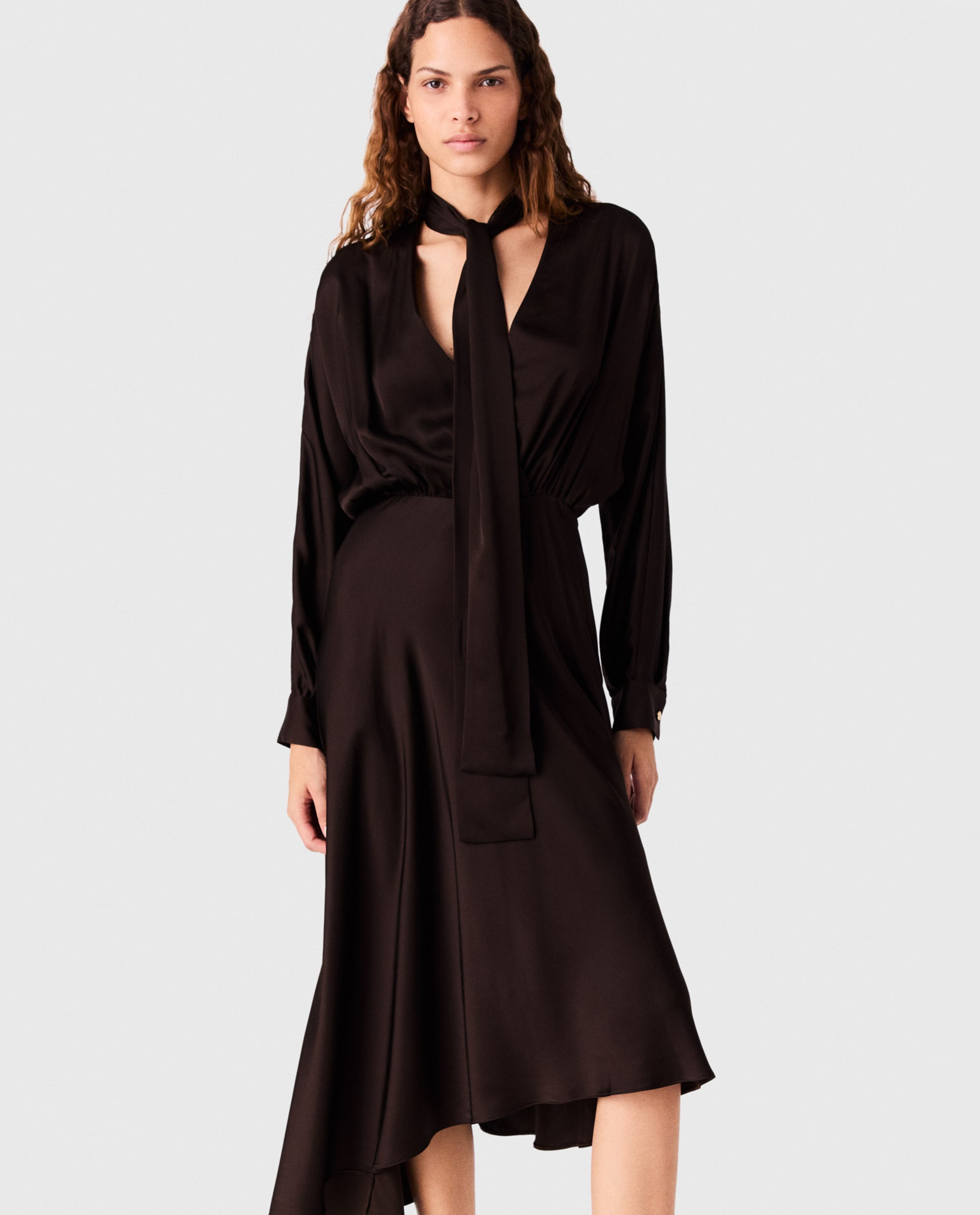 Vestido midi asimétrico de satén con lazada - Maje - Marrón oscuro Marrón oscuro-5