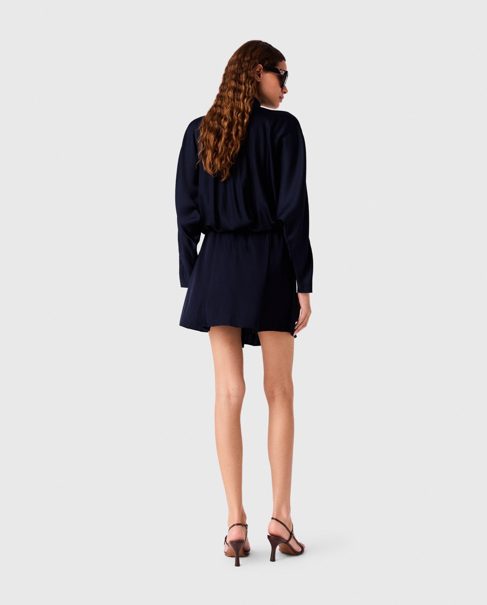 Vestido corto drapeado de satén con mangas murciélago - Maje - Azul marino Azul marino-2