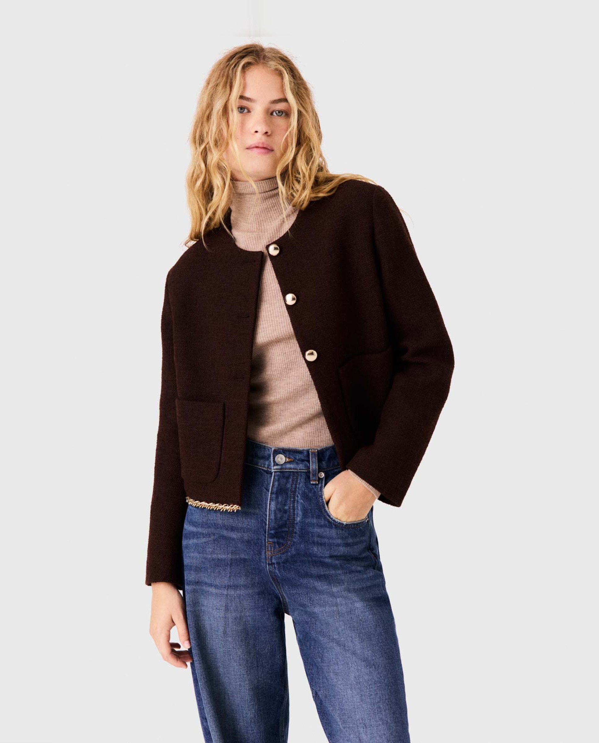 Imagen 0 de Chaqueta corta de mujer de tweed con ribete de cadena Marrón oscuro
