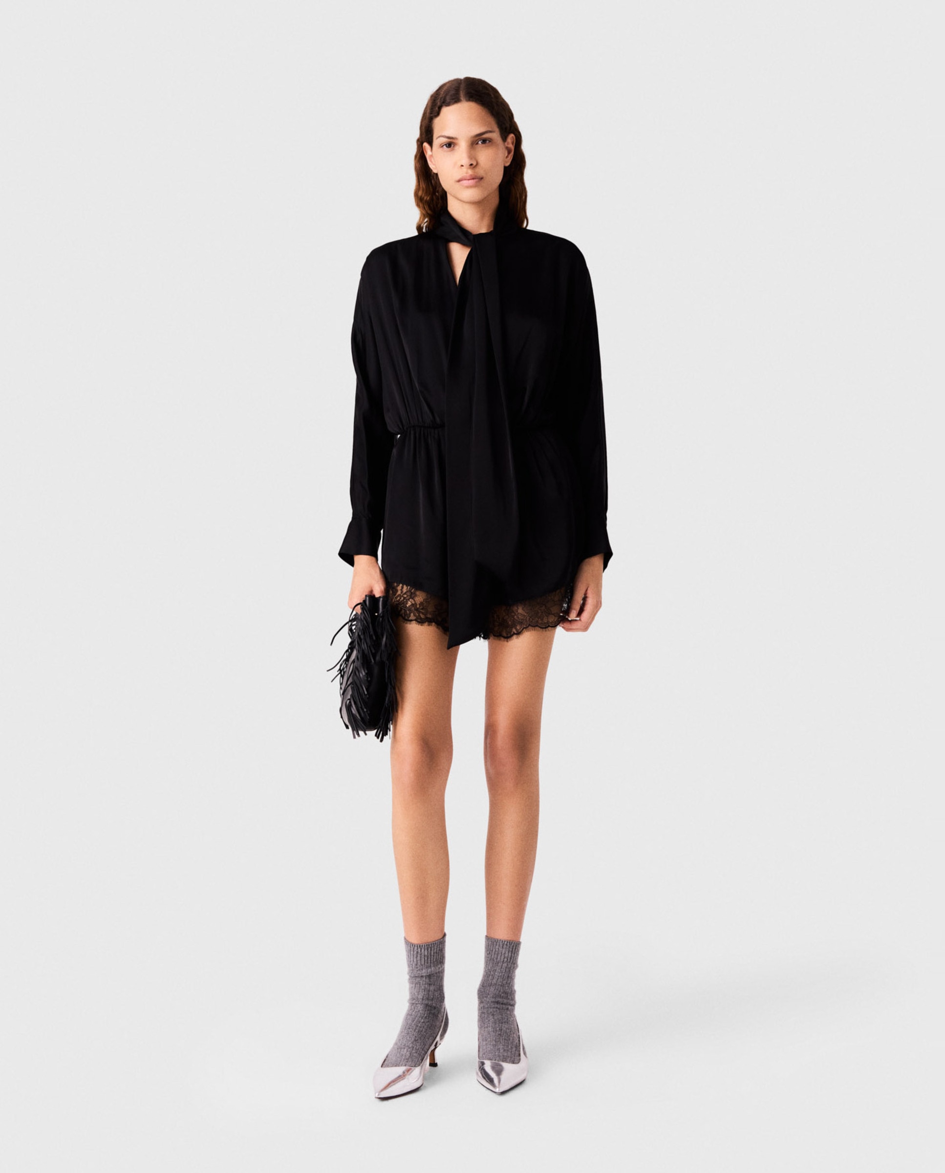 Mono de mujer corto fluido con encaje y lazo lavallière - Maje - Negro Negro-1