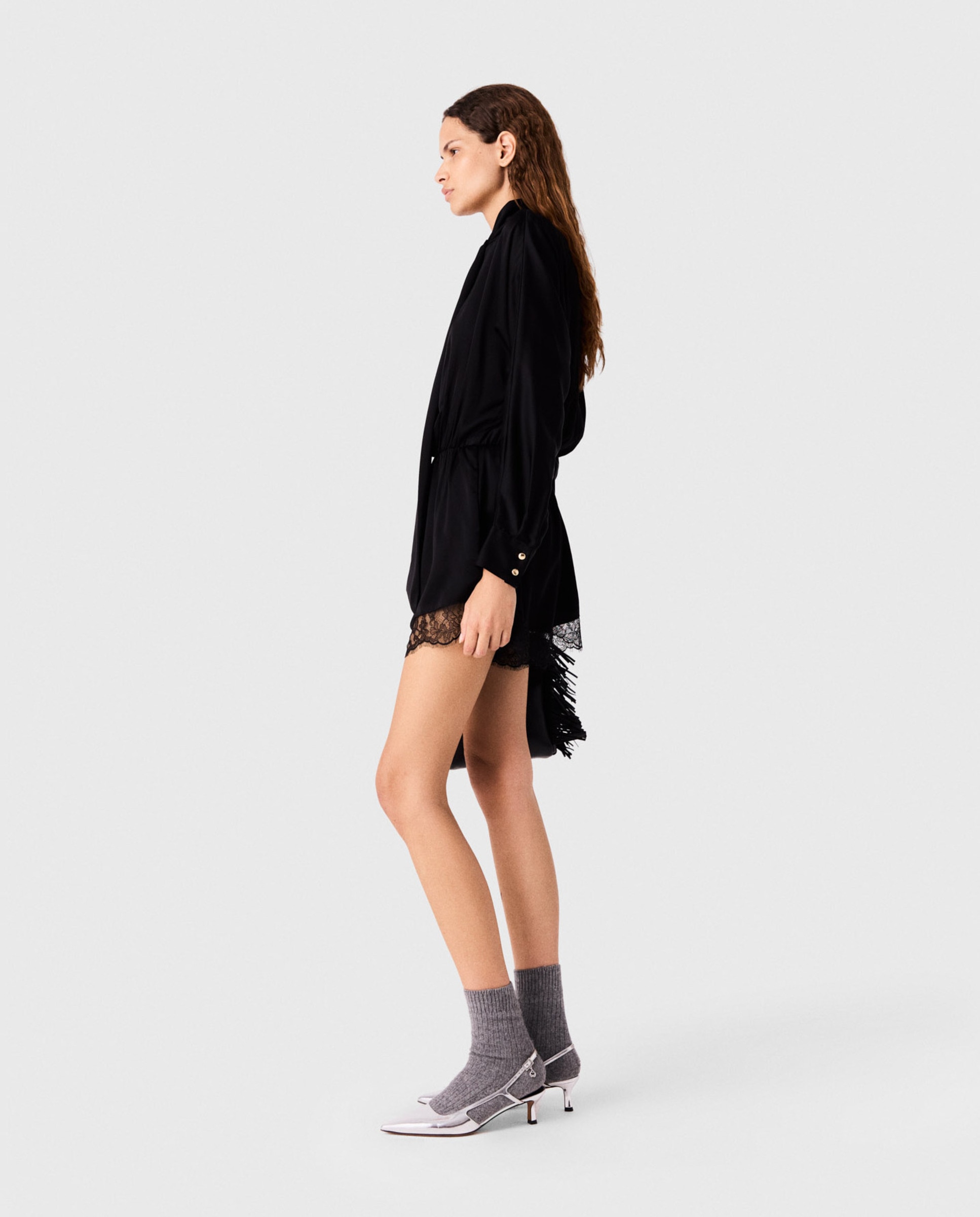 Mono de mujer corto fluido con encaje y lazo lavallière - Maje - Negro Negro-2