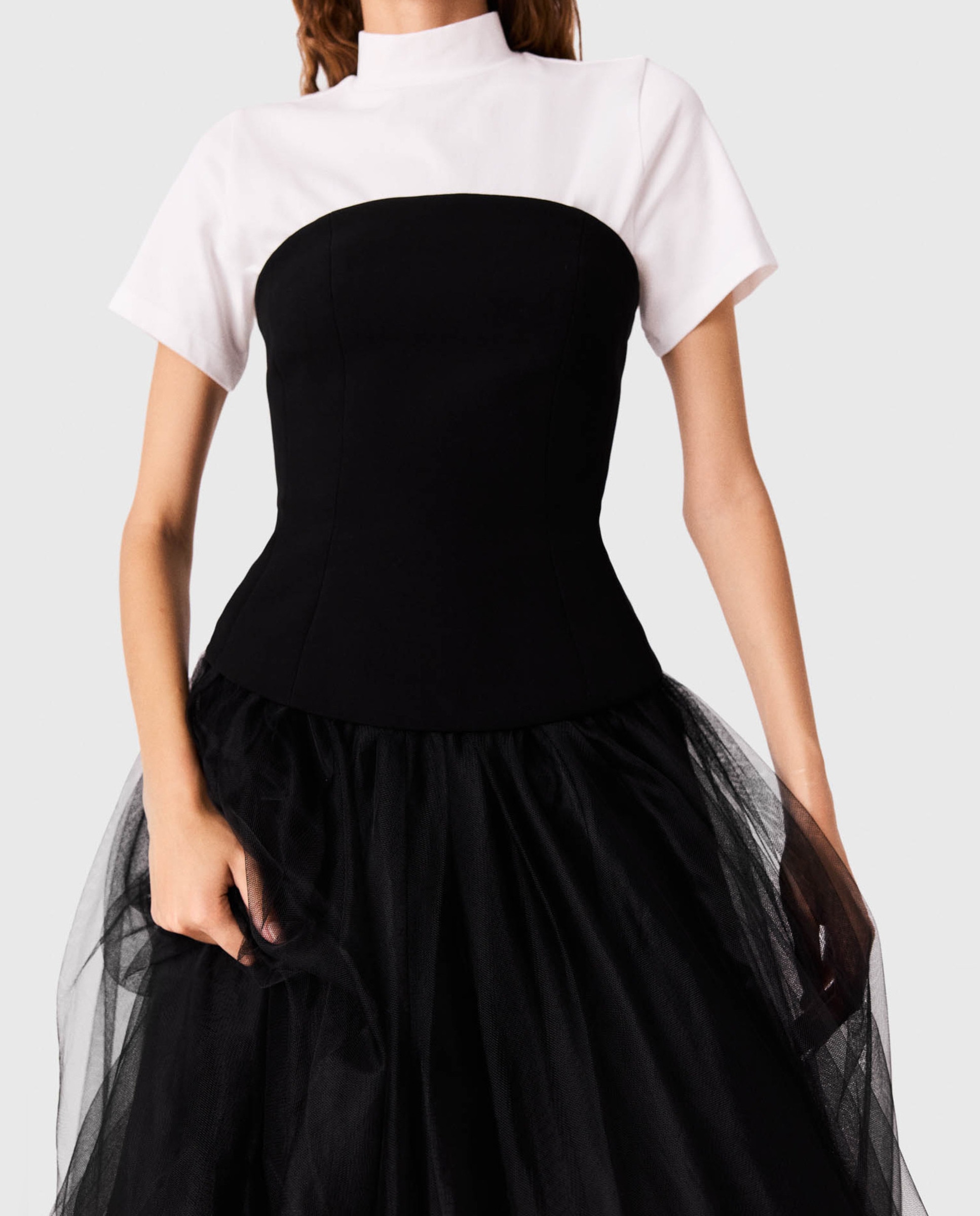 Imagen 5 de Vestido midi con bustier ajustado y falda amplia de tul superpuesto - Maje - Negro Negro