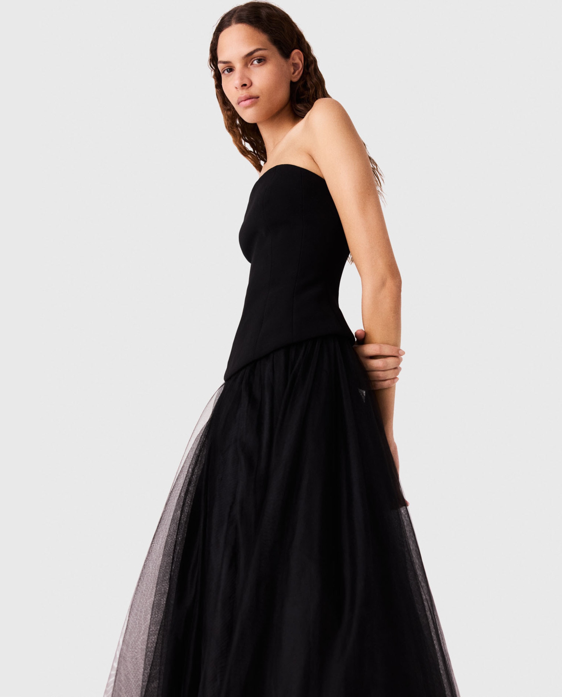 Imagen 6 de Vestido midi con bustier ajustado y falda amplia de tul superpuesto - Maje - Negro Negro